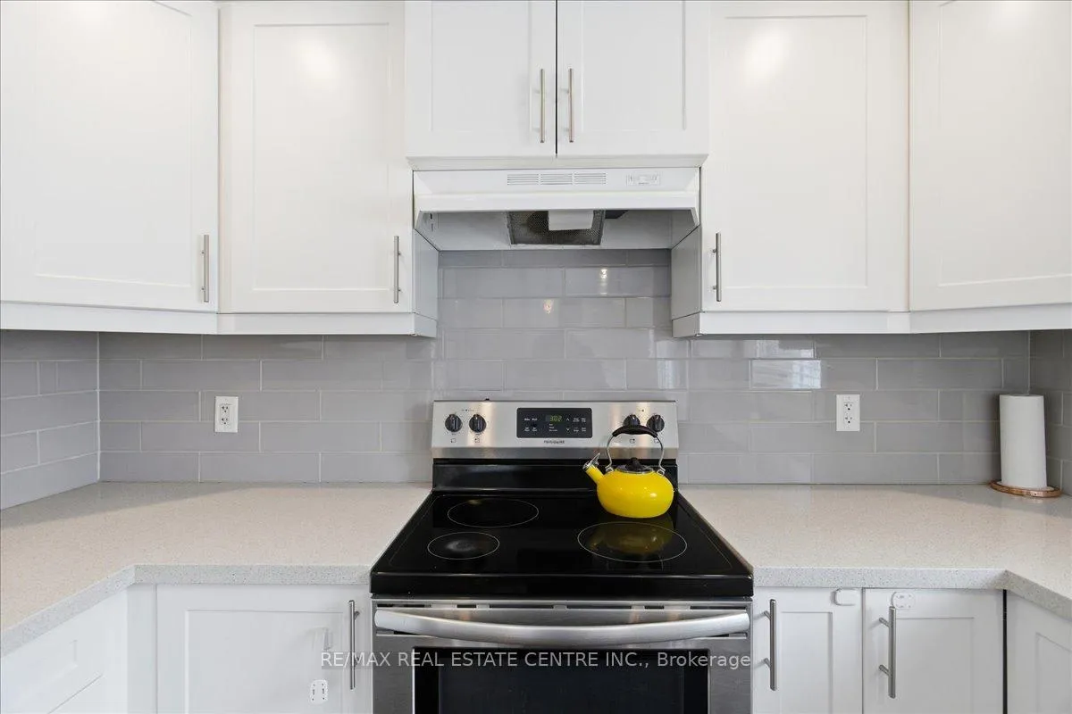Photo 13 of 431 Second Road E, Hamilton, Stoney Creek — HOMEH