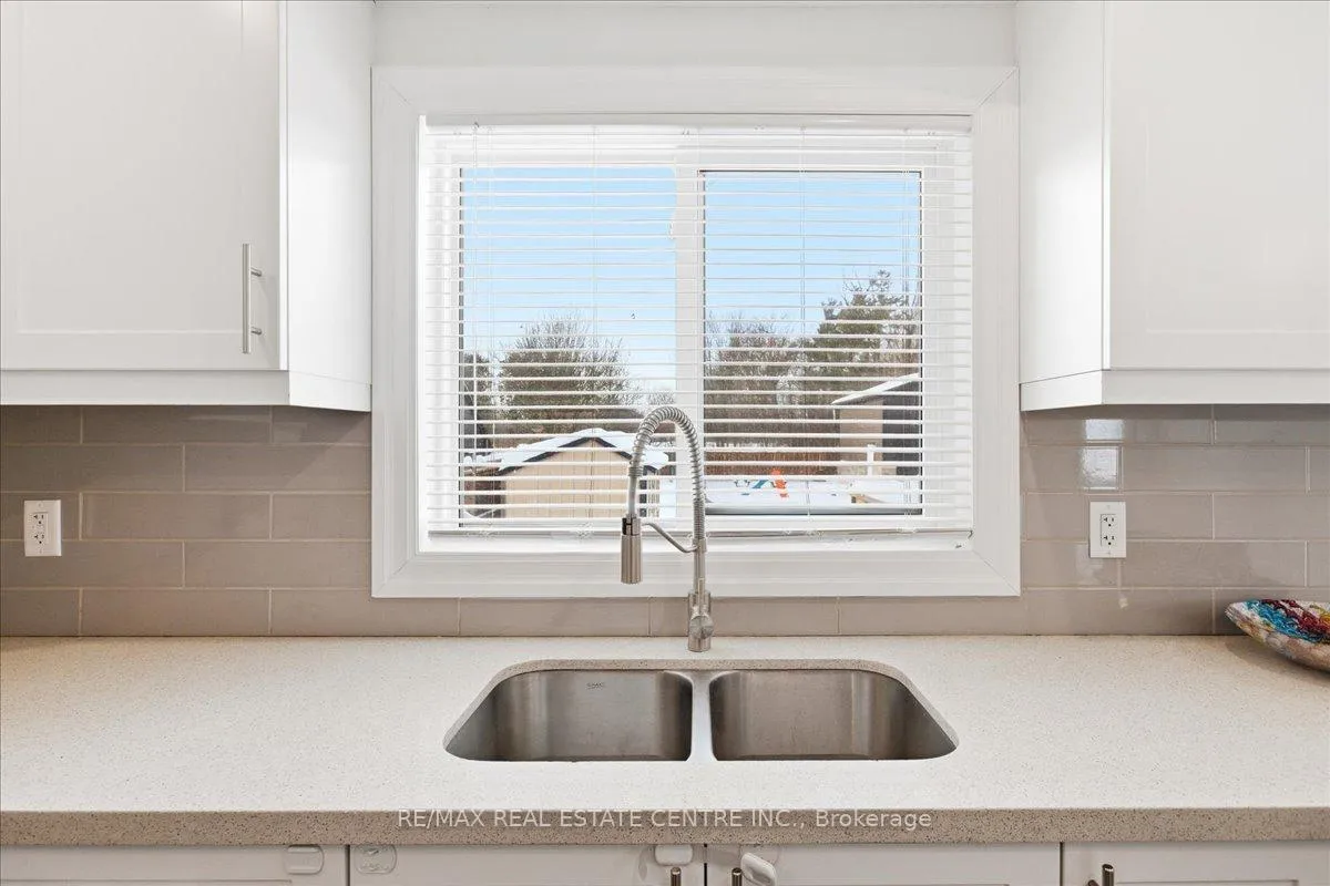 Photo 14 of 431 Second Road E, Hamilton, Stoney Creek — HOMEH
