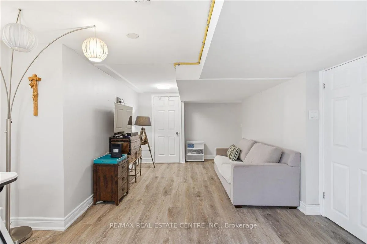 Photo 35 of 431 Second Road E, Hamilton, Stoney Creek — HOMEH