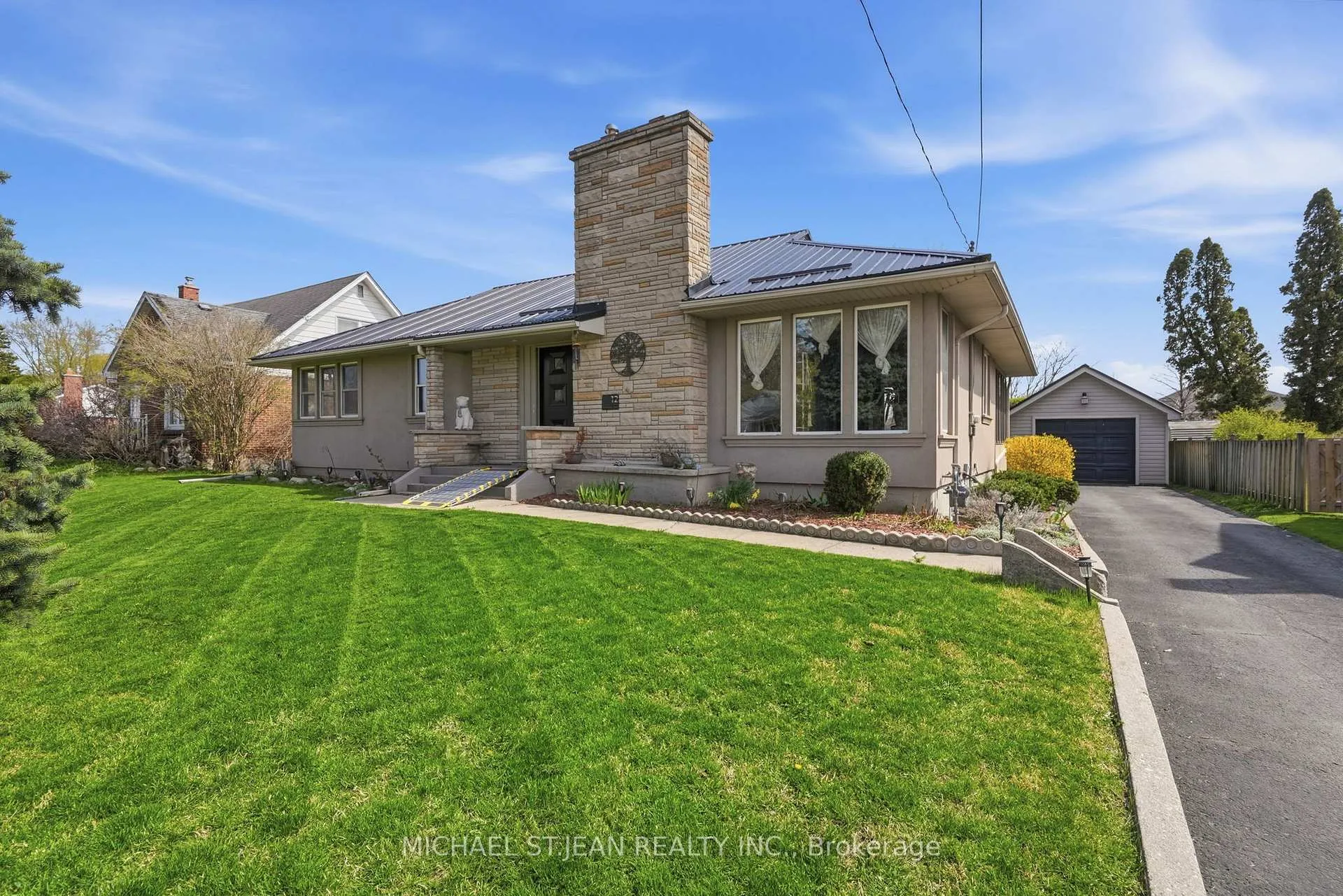 Photo 2 of 12 Parkview Road, Haldimand — HOMEH