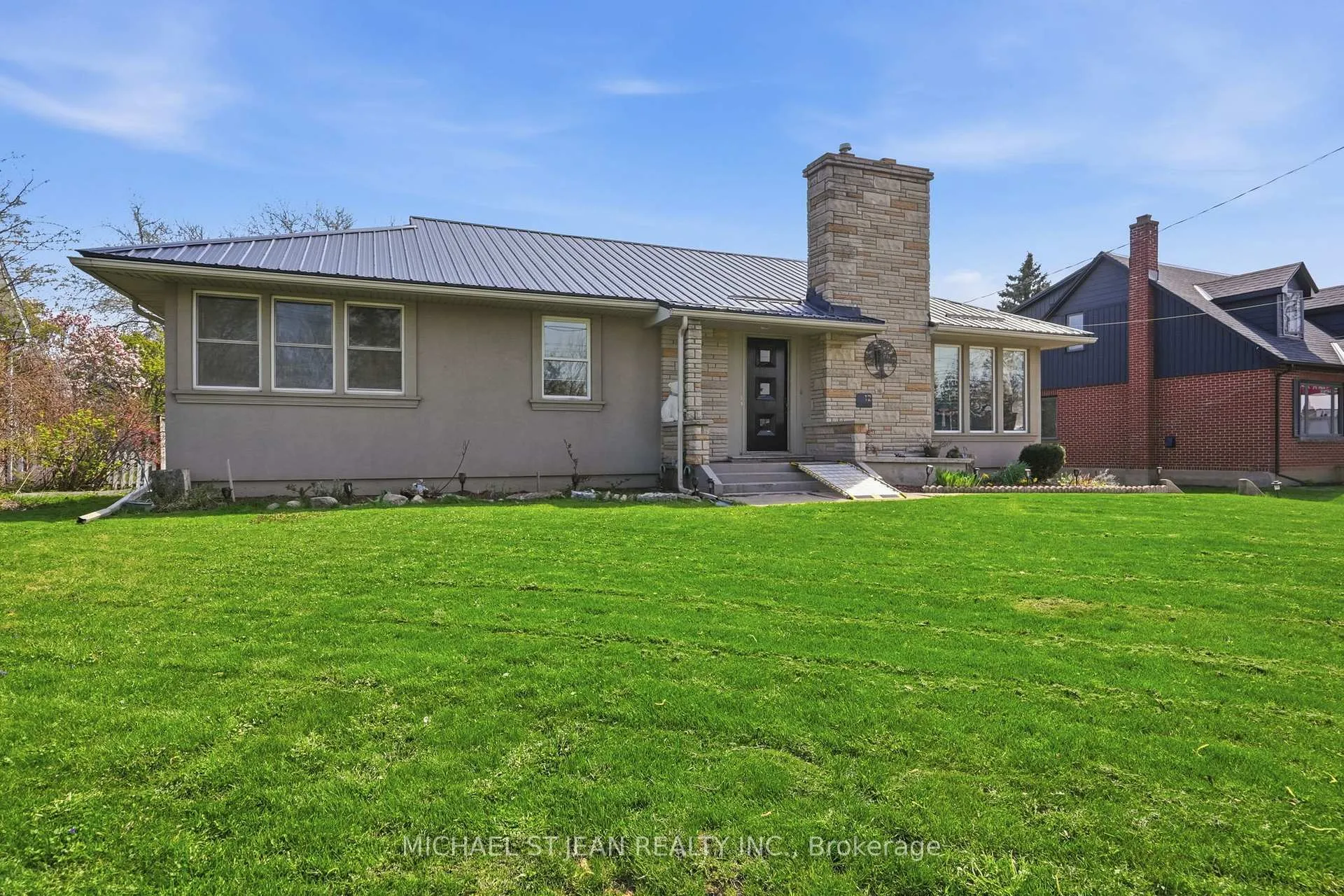 Photo 3 of 12 Parkview Road, Haldimand — HOMEH