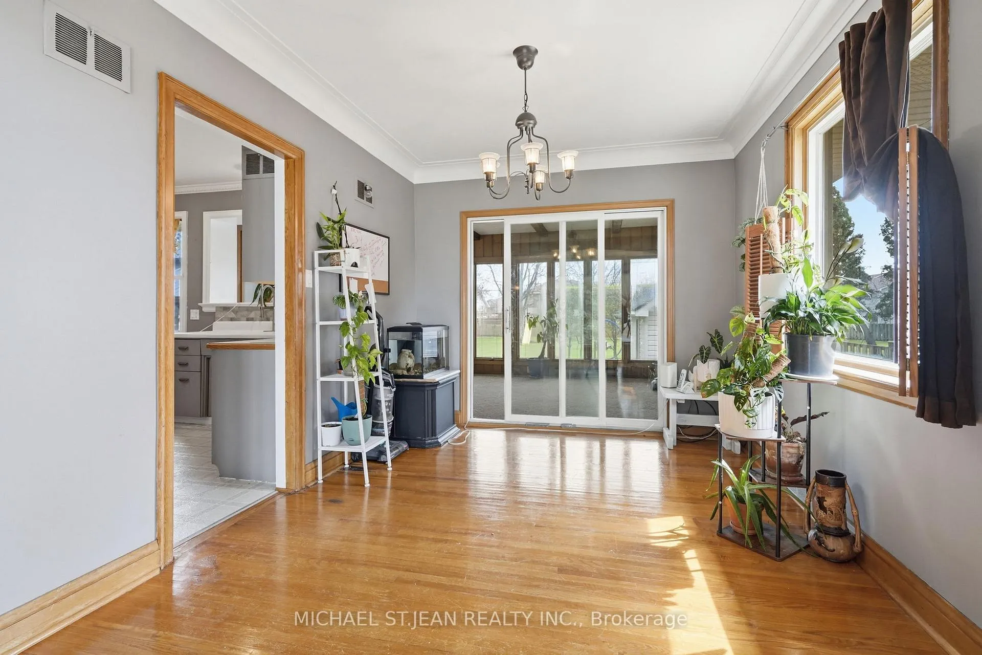 Photo 8 of 12 Parkview Road, Haldimand — HOMEH