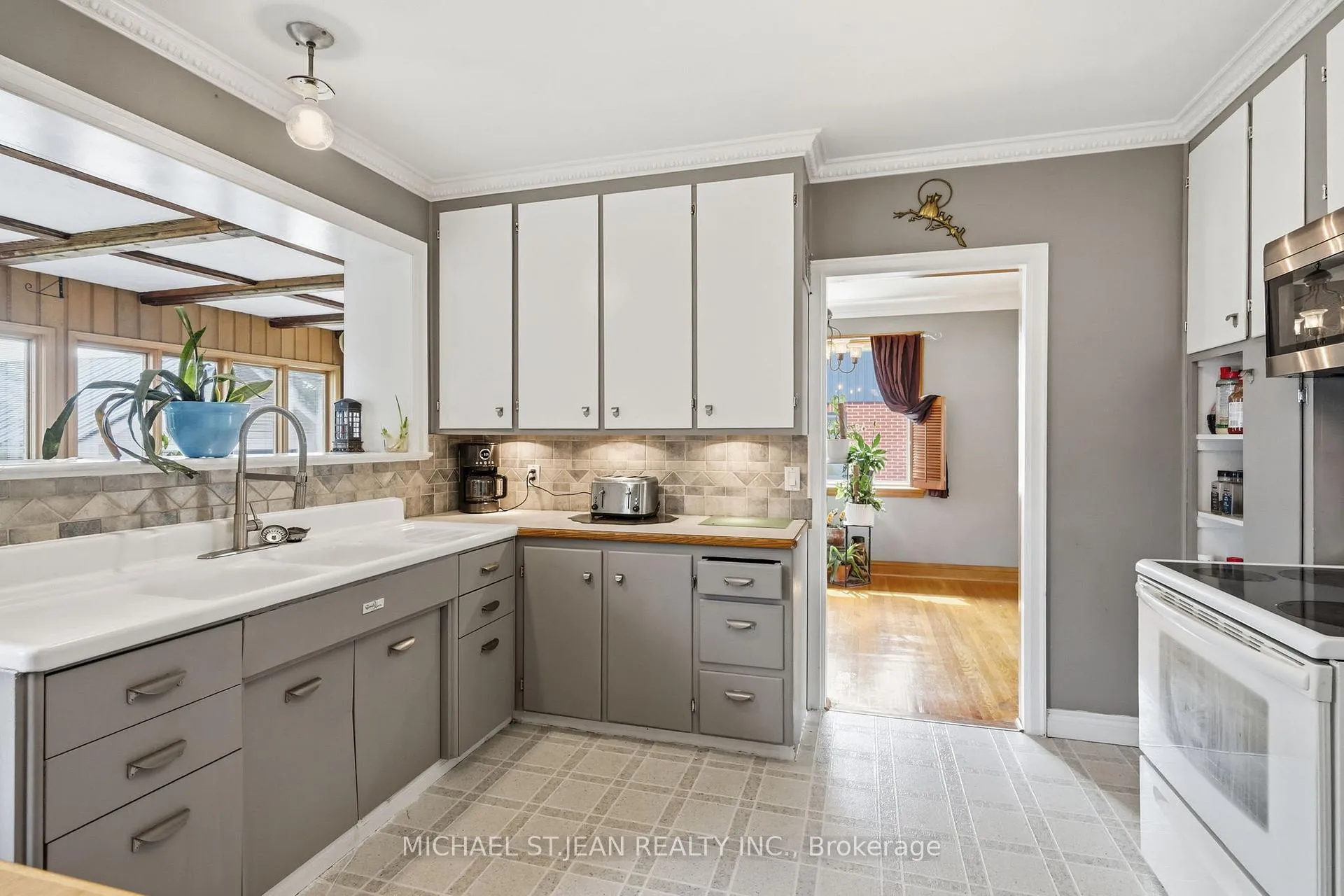 Photo 13 of 12 Parkview Road, Haldimand — HOMEH