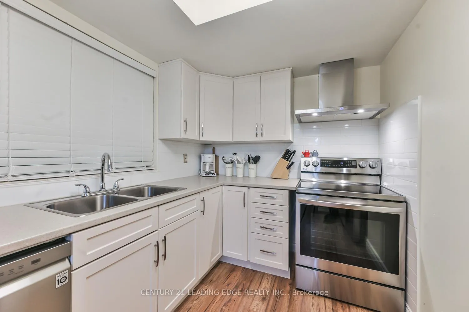 Photo 14 of Unit PH13, 100 Anna Russell Way, Markham, Unionville — HOMEH