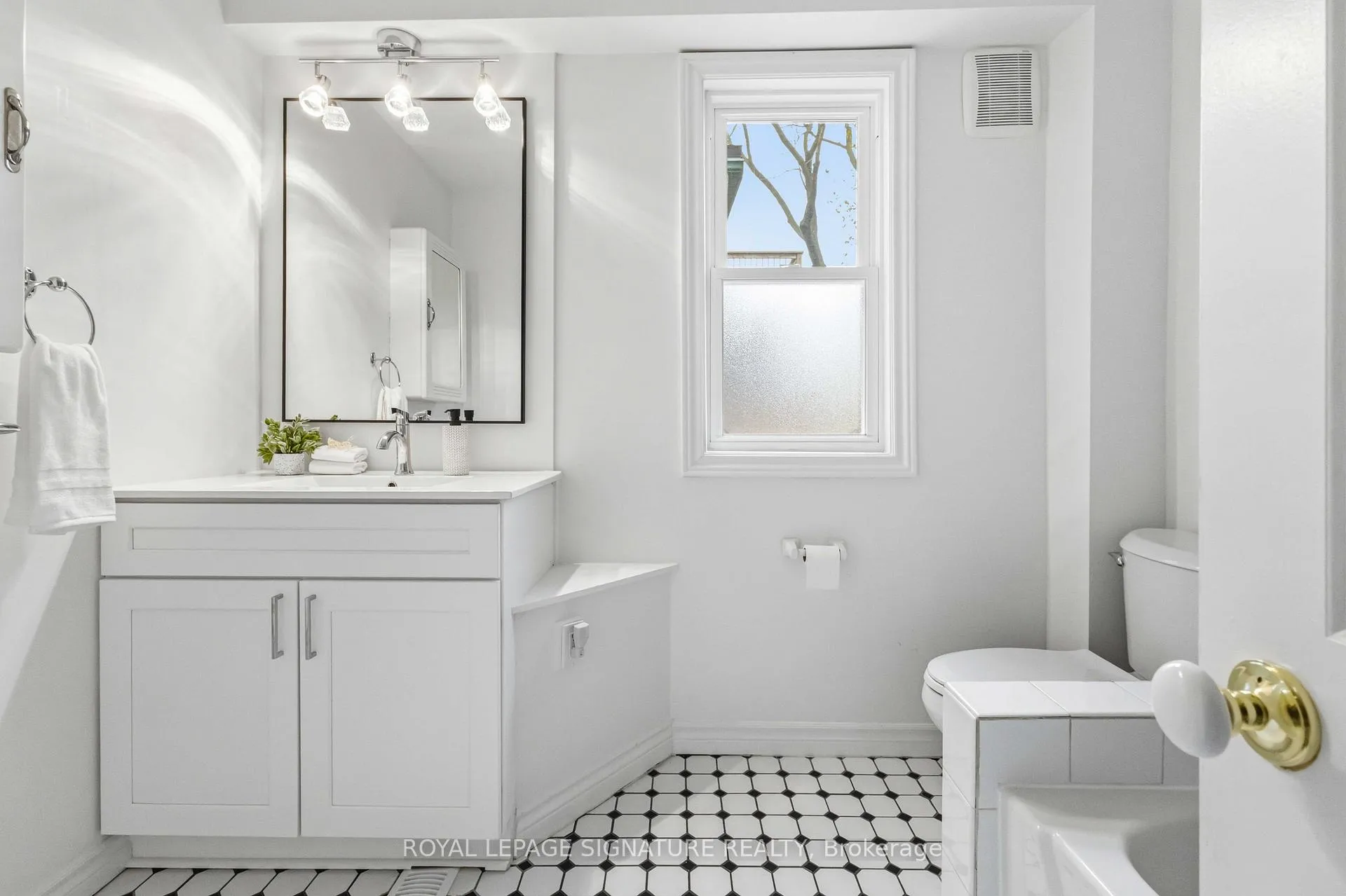 Photo 20 of 31 Hampton Avenue, Toronto, North Riverdale — HOMEH