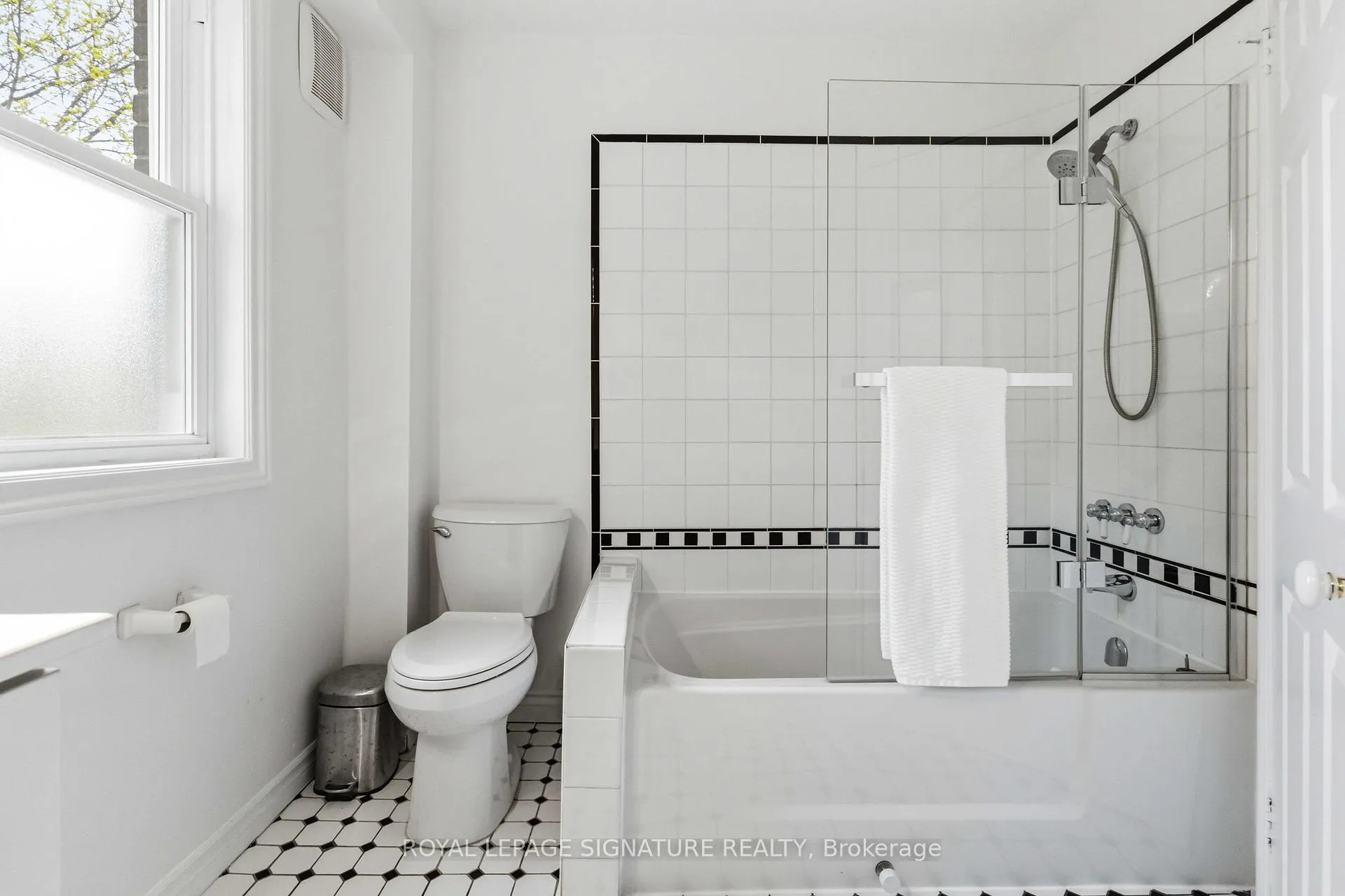 Photo 21 of 31 Hampton Avenue, Toronto, North Riverdale — HOMEH