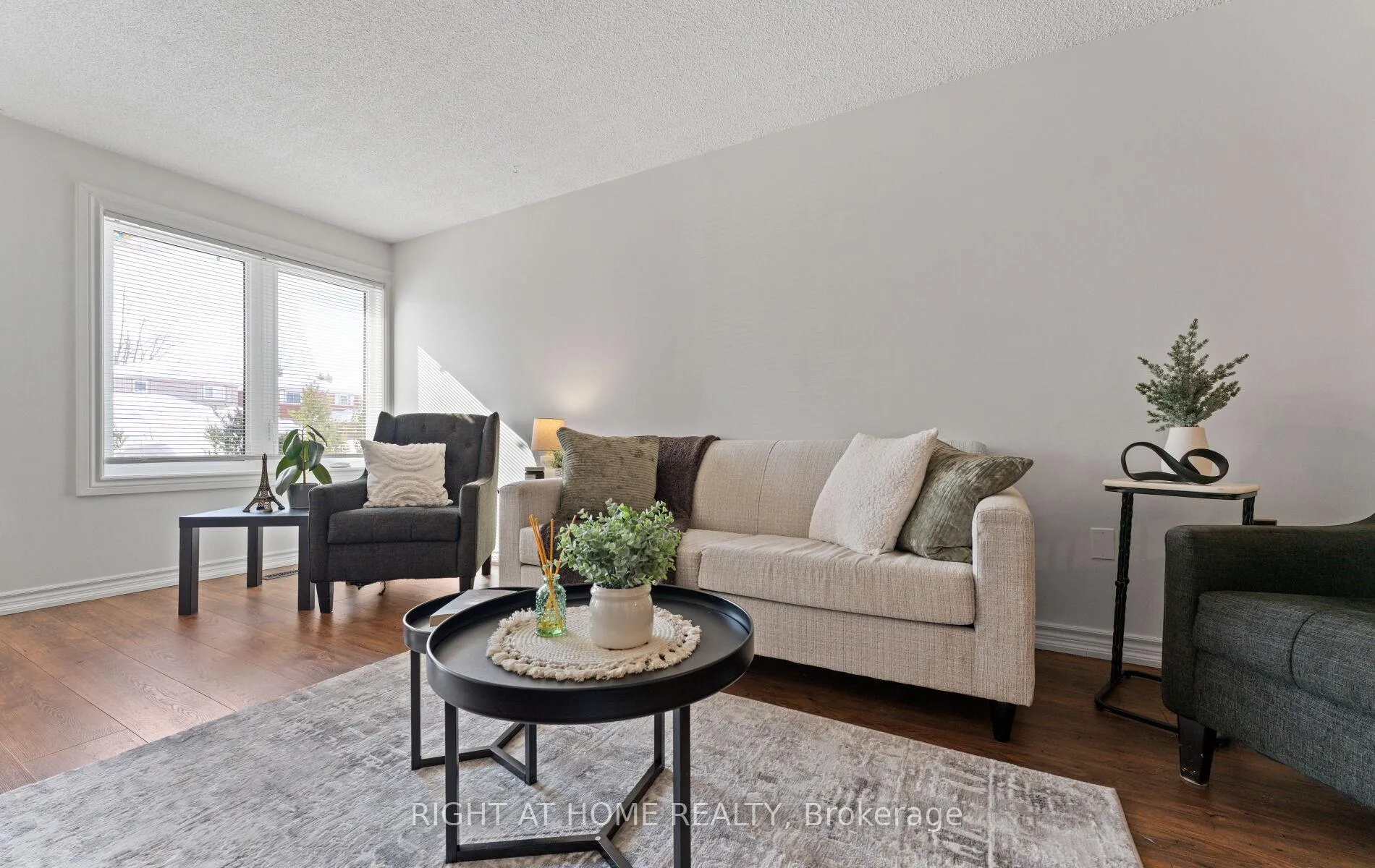 Photo 3 of 56 Ferguson Drive, Barrie, Northwest — HOMEH