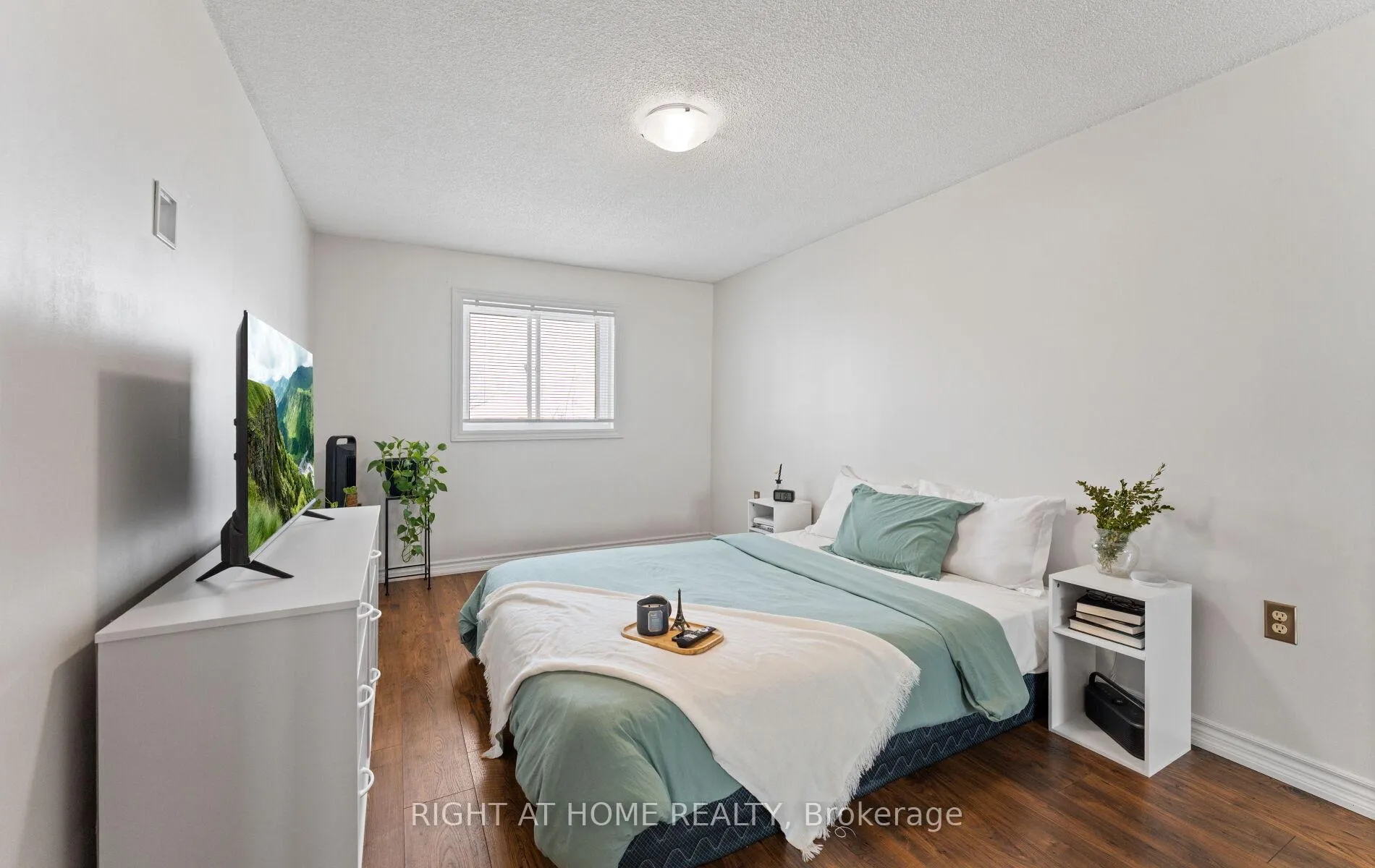 Photo 10 of 56 Ferguson Drive, Barrie, Northwest — HOMEH