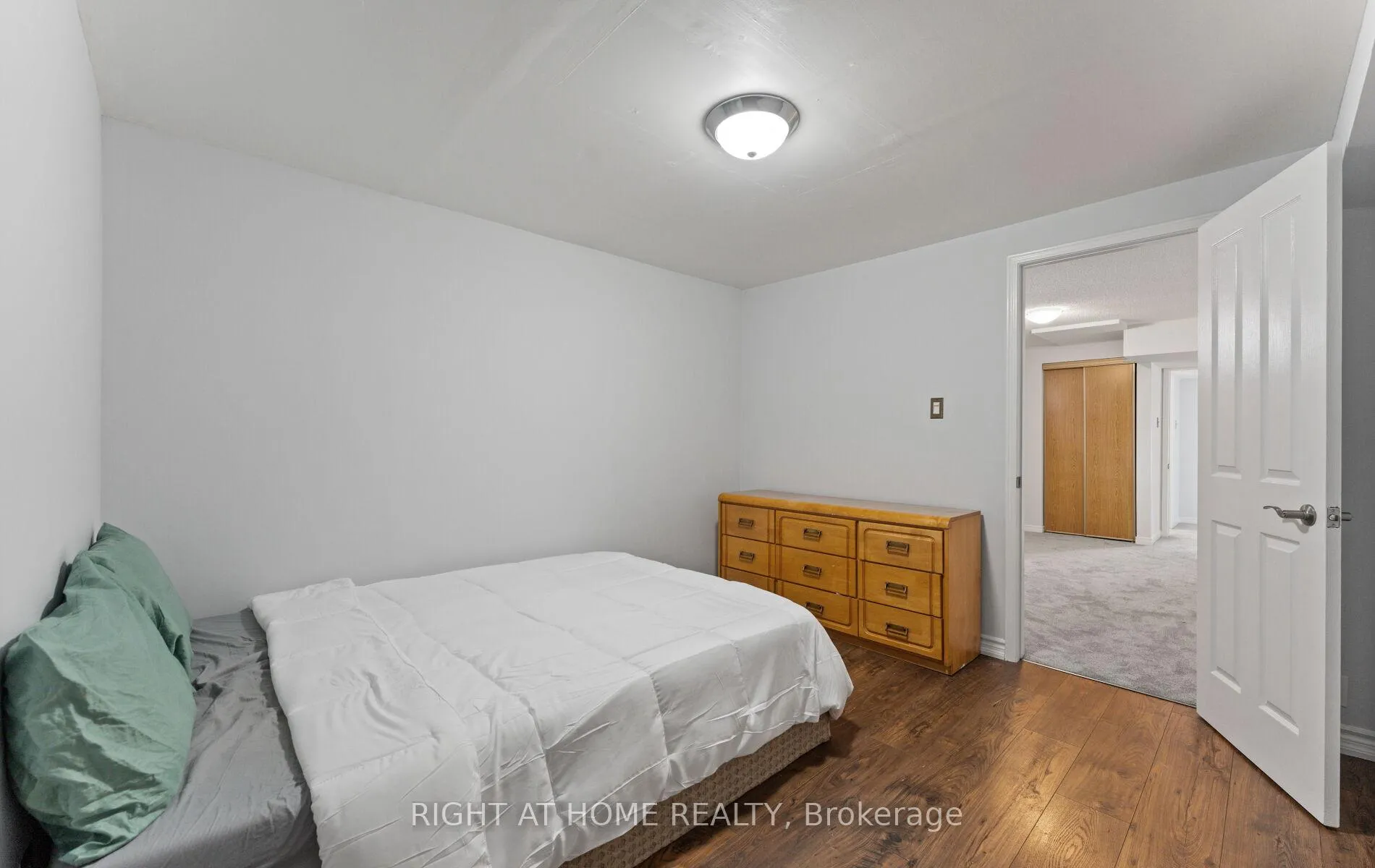 Photo 16 of 56 Ferguson Drive, Barrie, Northwest — HOMEH