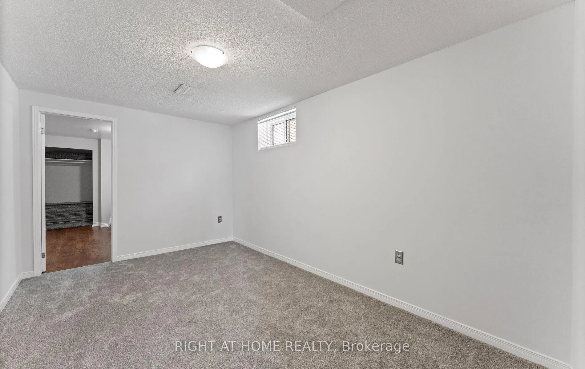 Photo 21 of 56 Ferguson Drive, Barrie, Northwest — HOMEH
