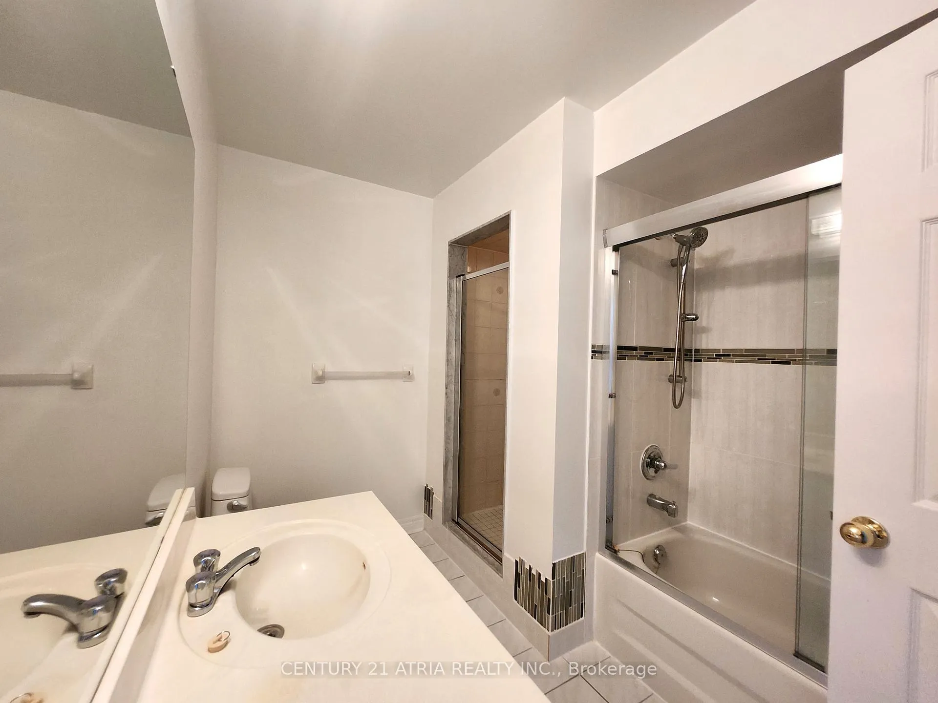 Photo 8 of 158 Galleria Parkway, Markham, Commerce Valley — HOMEH