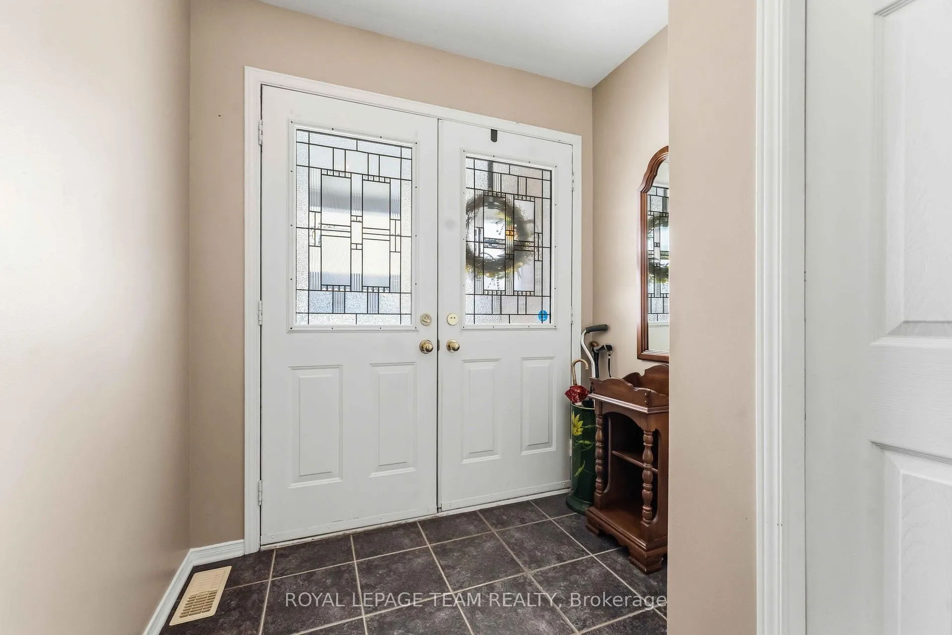 Photo 3 of 45 Burnstead Crescent, Ottawa, Kanata - Emerald Meadows/Trailwest — HOMEH
