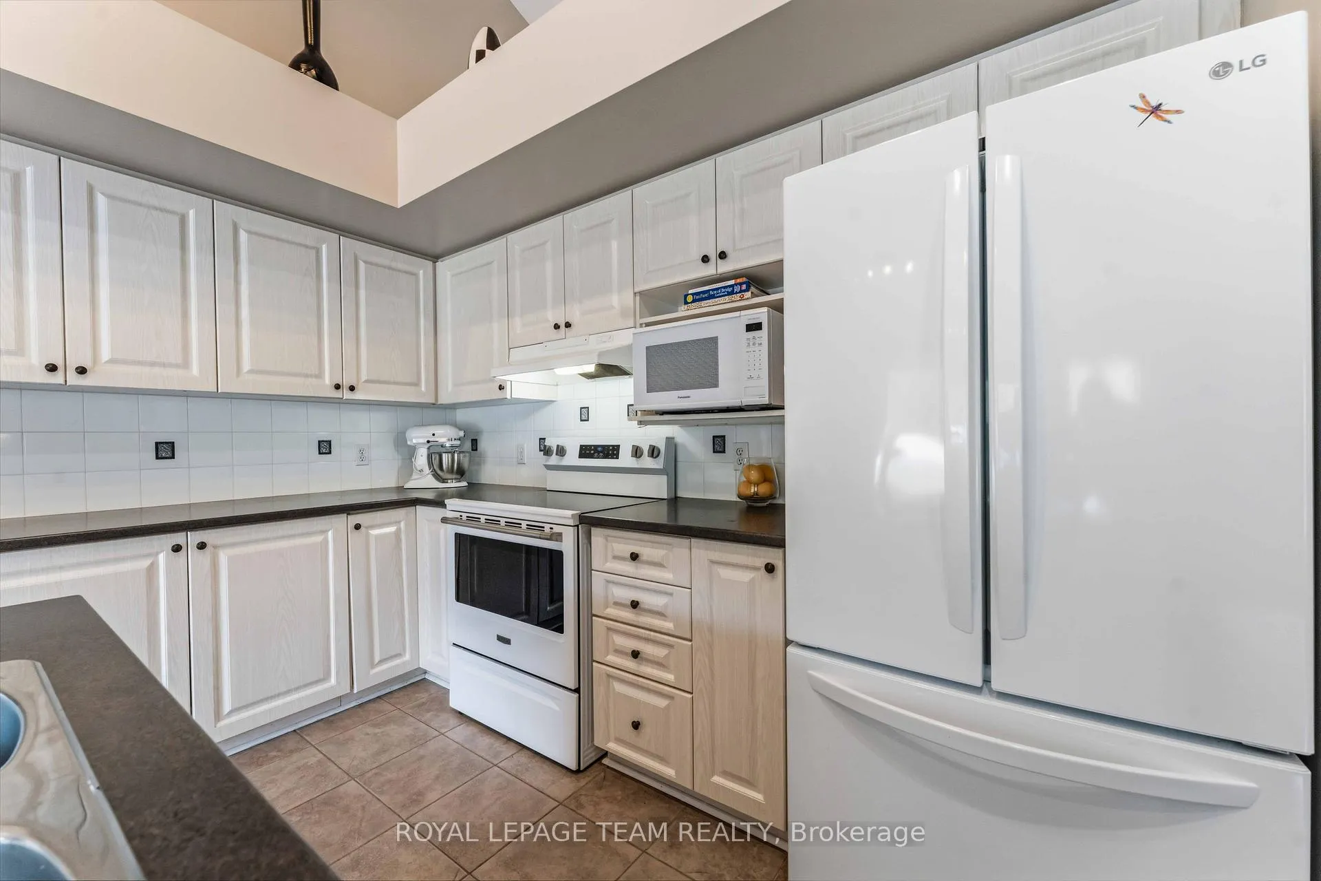 Photo 12 of 45 Burnstead Crescent, Ottawa, Kanata - Emerald Meadows/Trailwest — HOMEH