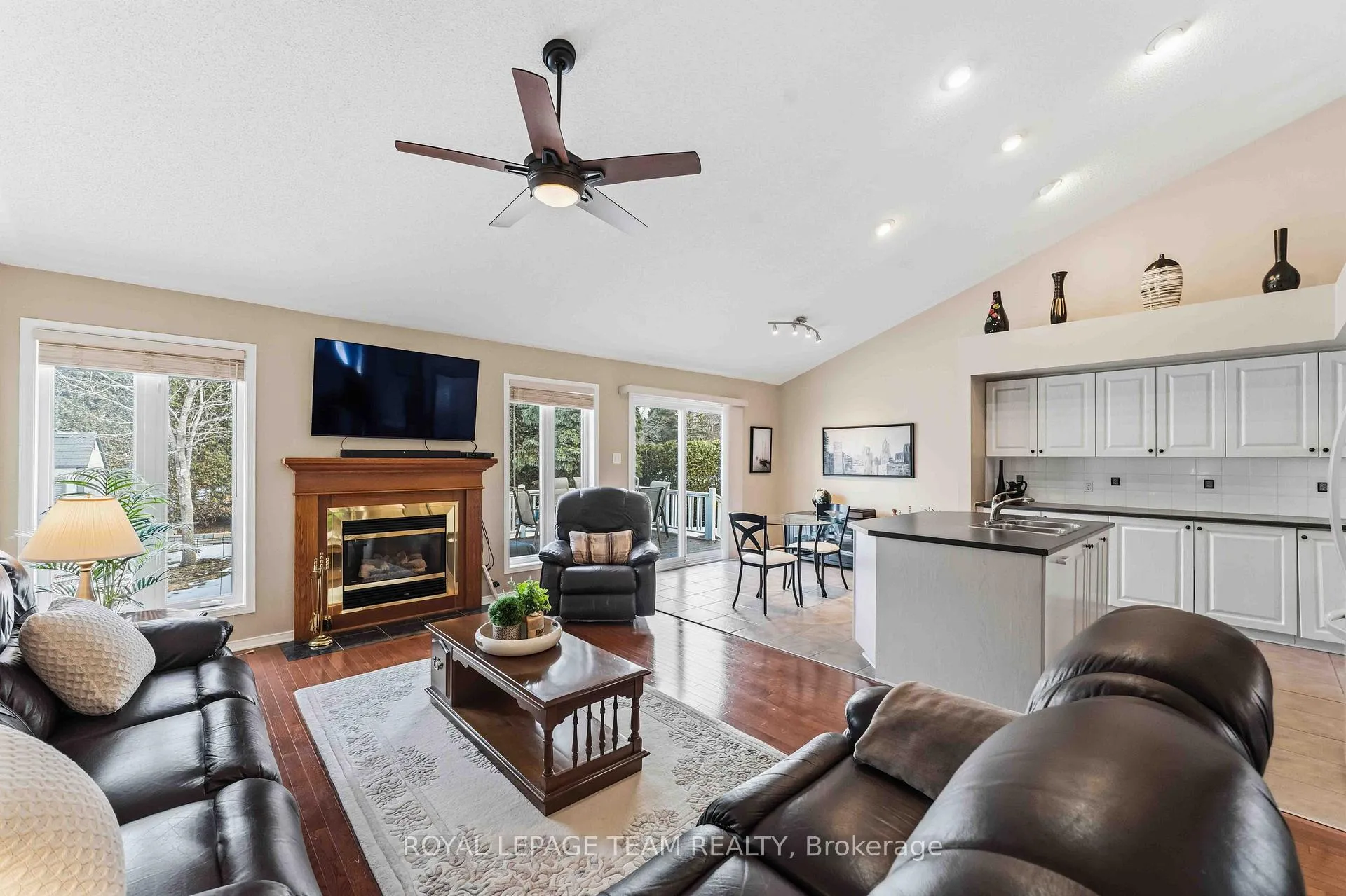 Photo 13 of 45 Burnstead Crescent, Ottawa, Kanata - Emerald Meadows/Trailwest — HOMEH