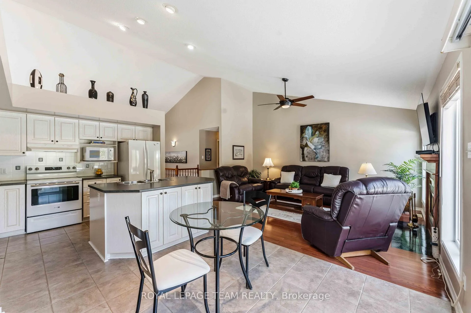 Photo 17 of 45 Burnstead Crescent, Ottawa, Kanata - Emerald Meadows/Trailwest — HOMEH