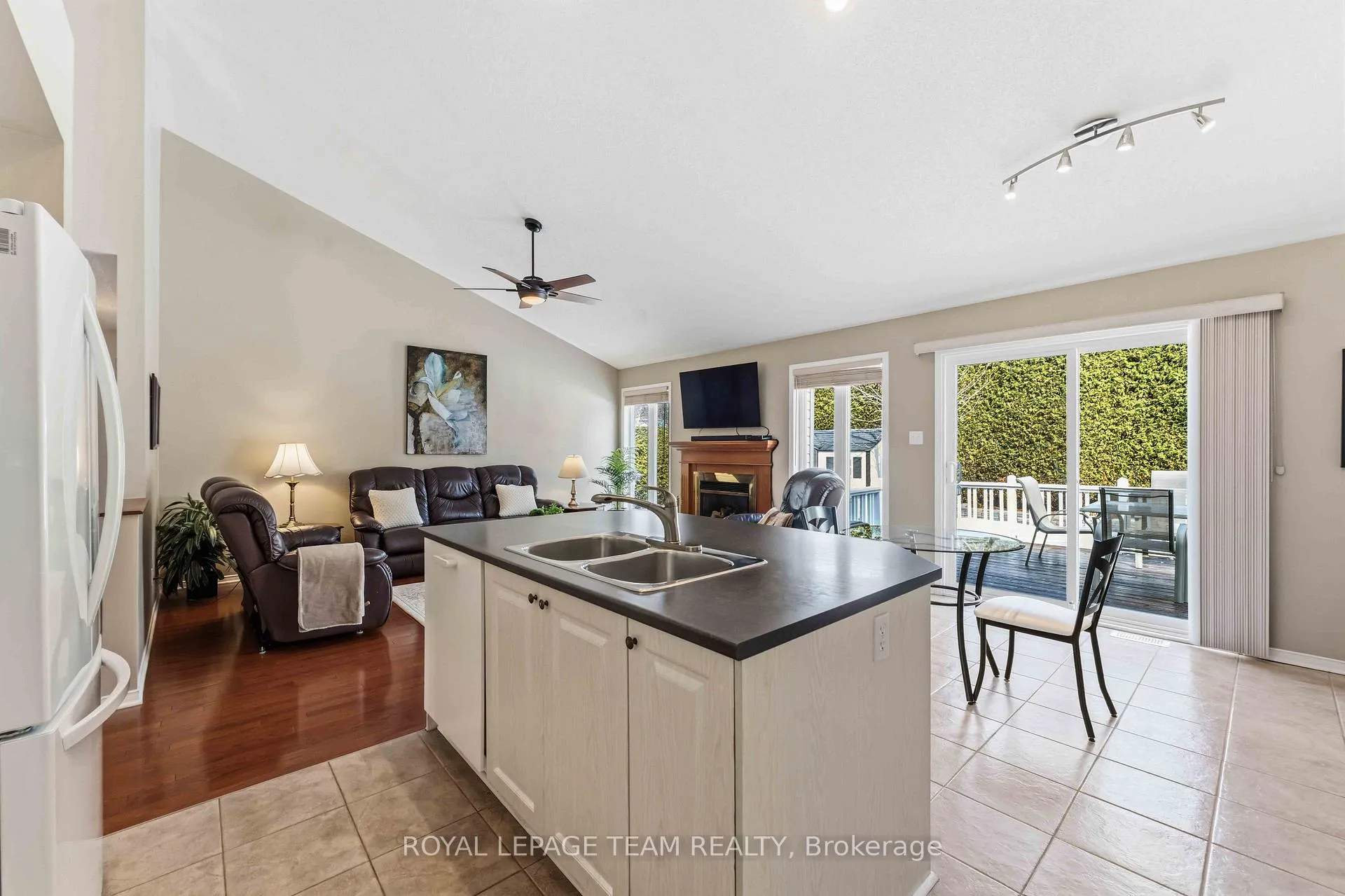 Photo 19 of 45 Burnstead Crescent, Ottawa, Kanata - Emerald Meadows/Trailwest — HOMEH