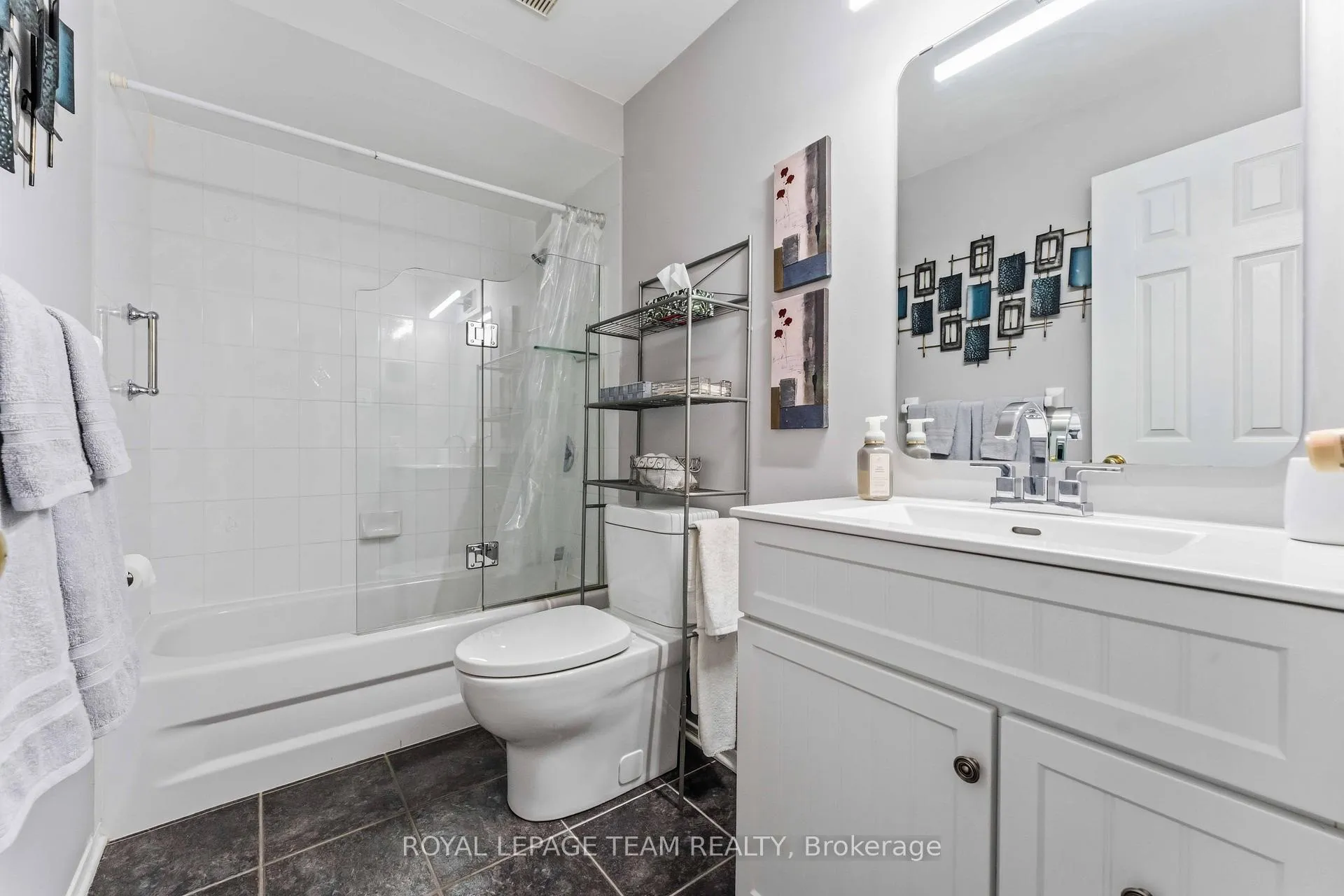 Photo 28 of 45 Burnstead Crescent, Ottawa, Kanata - Emerald Meadows/Trailwest — HOMEH