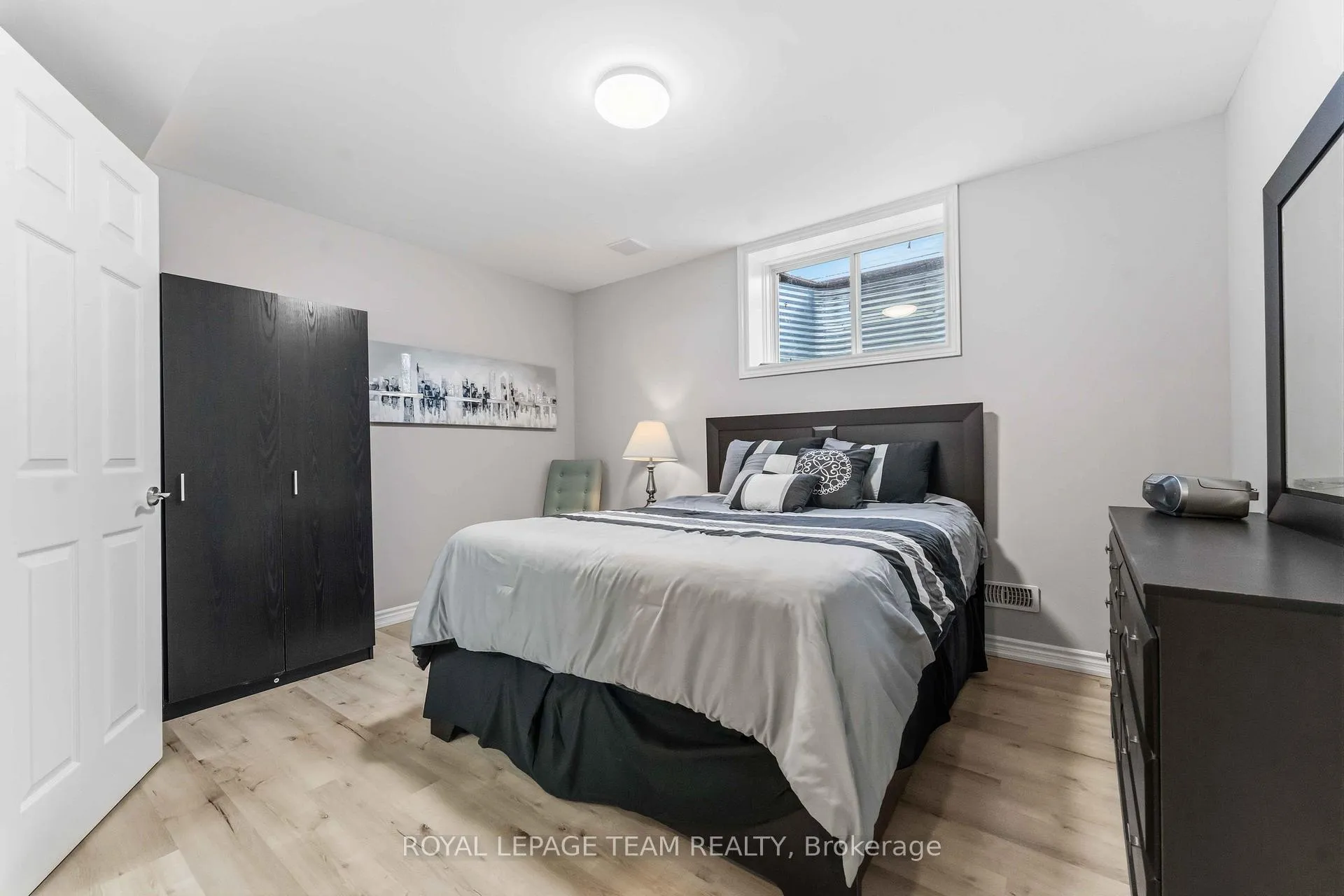 Photo 38 of 45 Burnstead Crescent, Ottawa, Kanata - Emerald Meadows/Trailwest — HOMEH