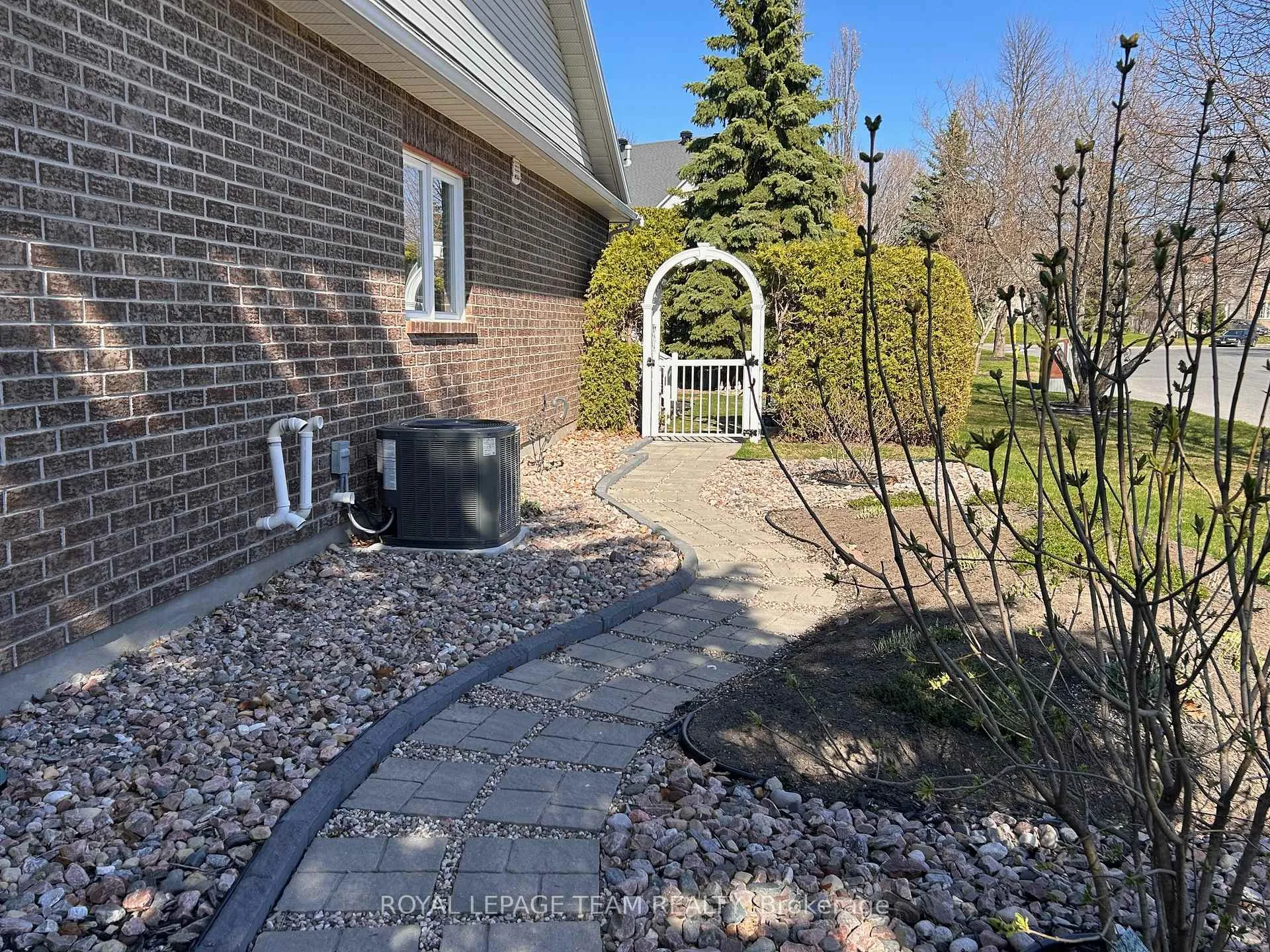 Photo 42 of 45 Burnstead Crescent, Ottawa, Kanata - Emerald Meadows/Trailwest — HOMEH