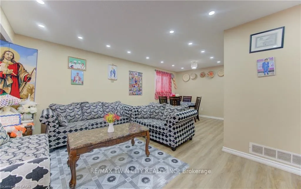 Photo 5 of 110 Hazelglen Drive, Kitchener — HOMEH