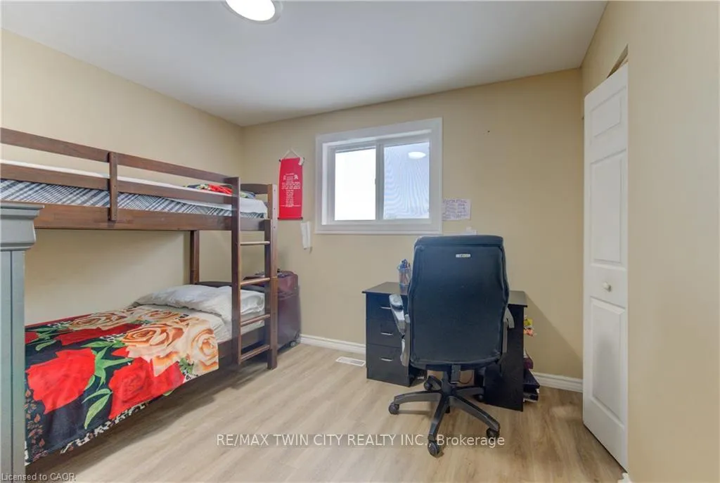 Photo 15 of 110 Hazelglen Drive, Kitchener — HOMEH