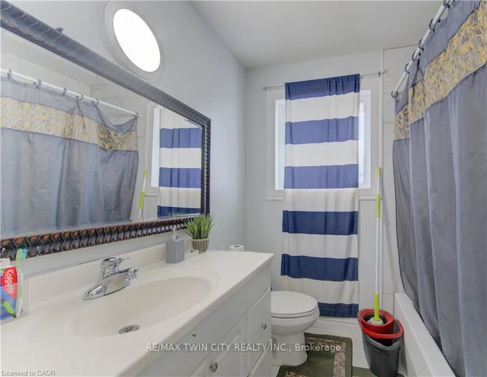 Photo 18 of 110 Hazelglen Drive, Kitchener — HOMEH