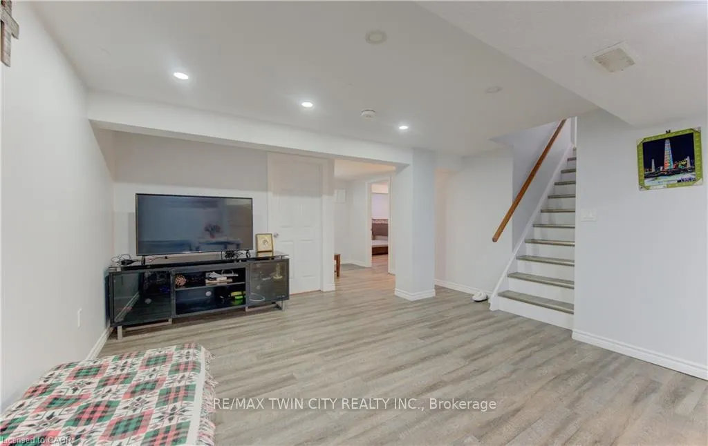 Photo 20 of 110 Hazelglen Drive, Kitchener — HOMEH