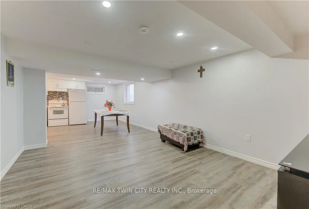 Photo 21 of 110 Hazelglen Drive, Kitchener — HOMEH