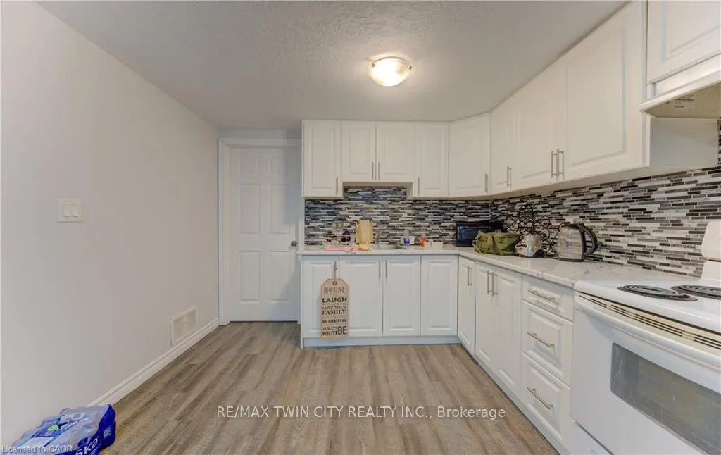 Photo 23 of 110 Hazelglen Drive, Kitchener — HOMEH