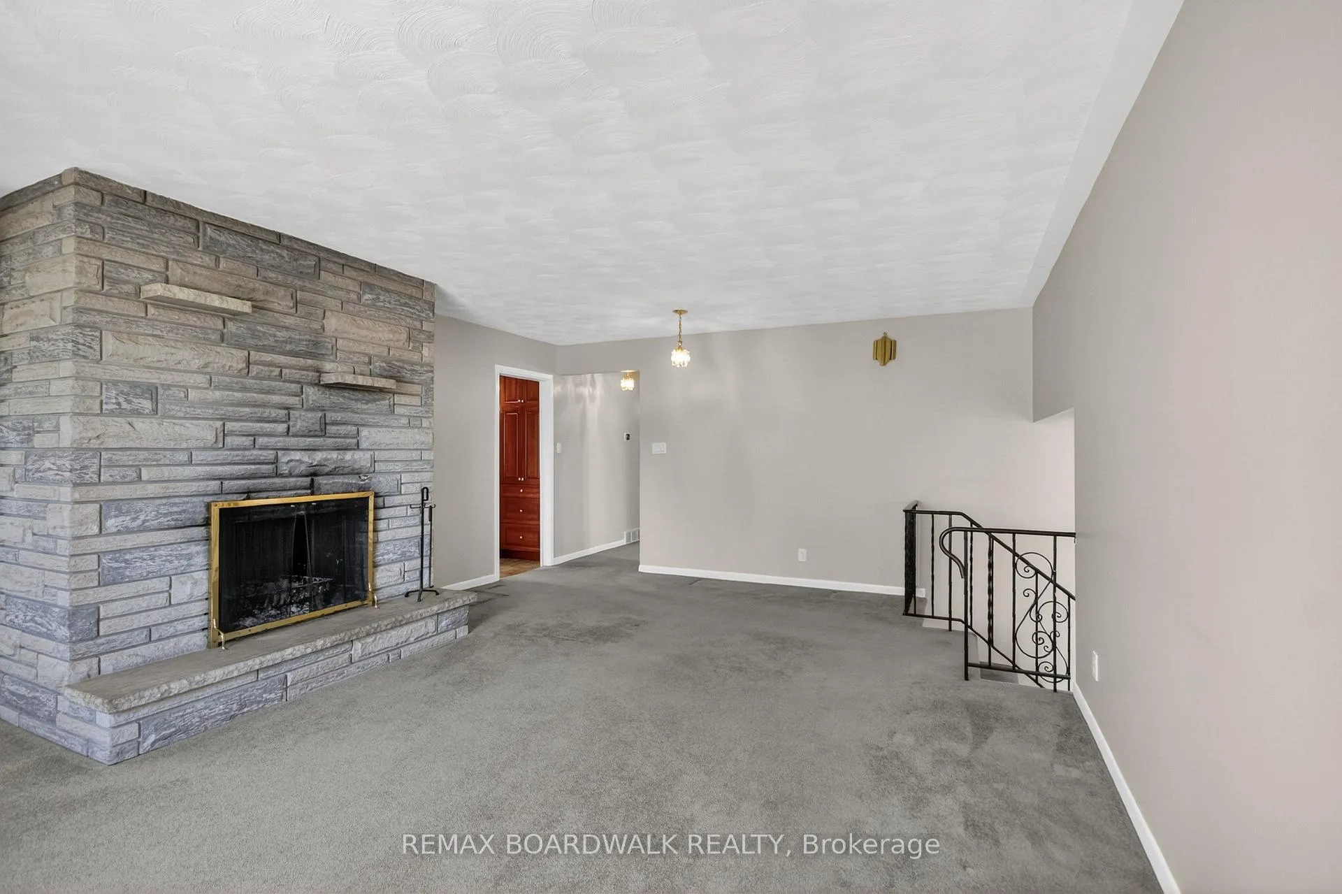 Photo 11 of 103 Christopher Hamilton Street, Ottawa, Richmond — HOMEH