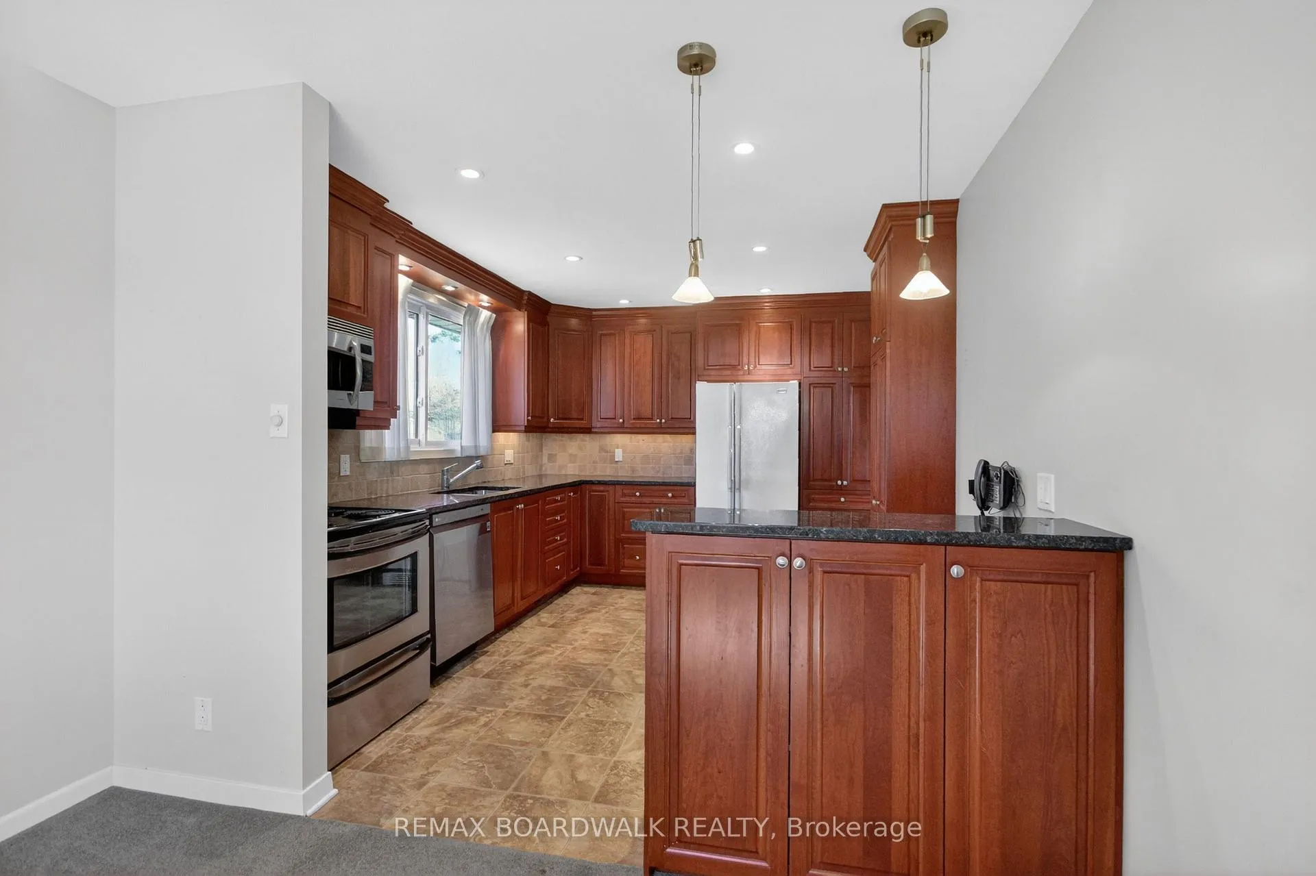 Photo 16 of 103 Christopher Hamilton Street, Ottawa, Richmond — HOMEH