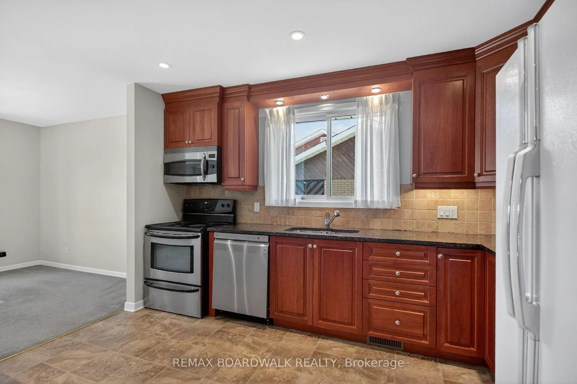 Photo 18 of 103 Christopher Hamilton Street, Ottawa, Richmond — HOMEH