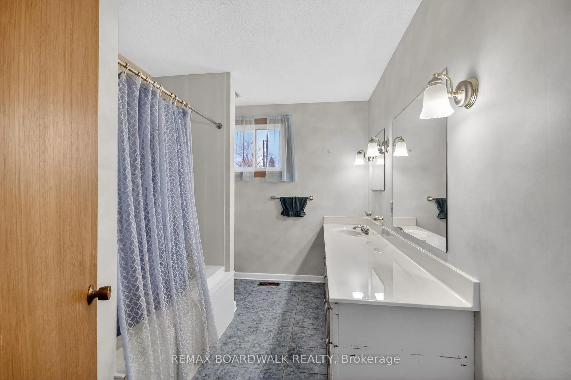Photo 27 of 103 Christopher Hamilton Street, Ottawa, Richmond — HOMEH