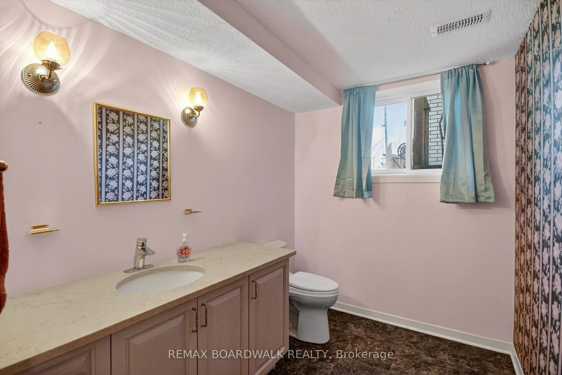 Photo 37 of 103 Christopher Hamilton Street, Ottawa, Richmond — HOMEH
