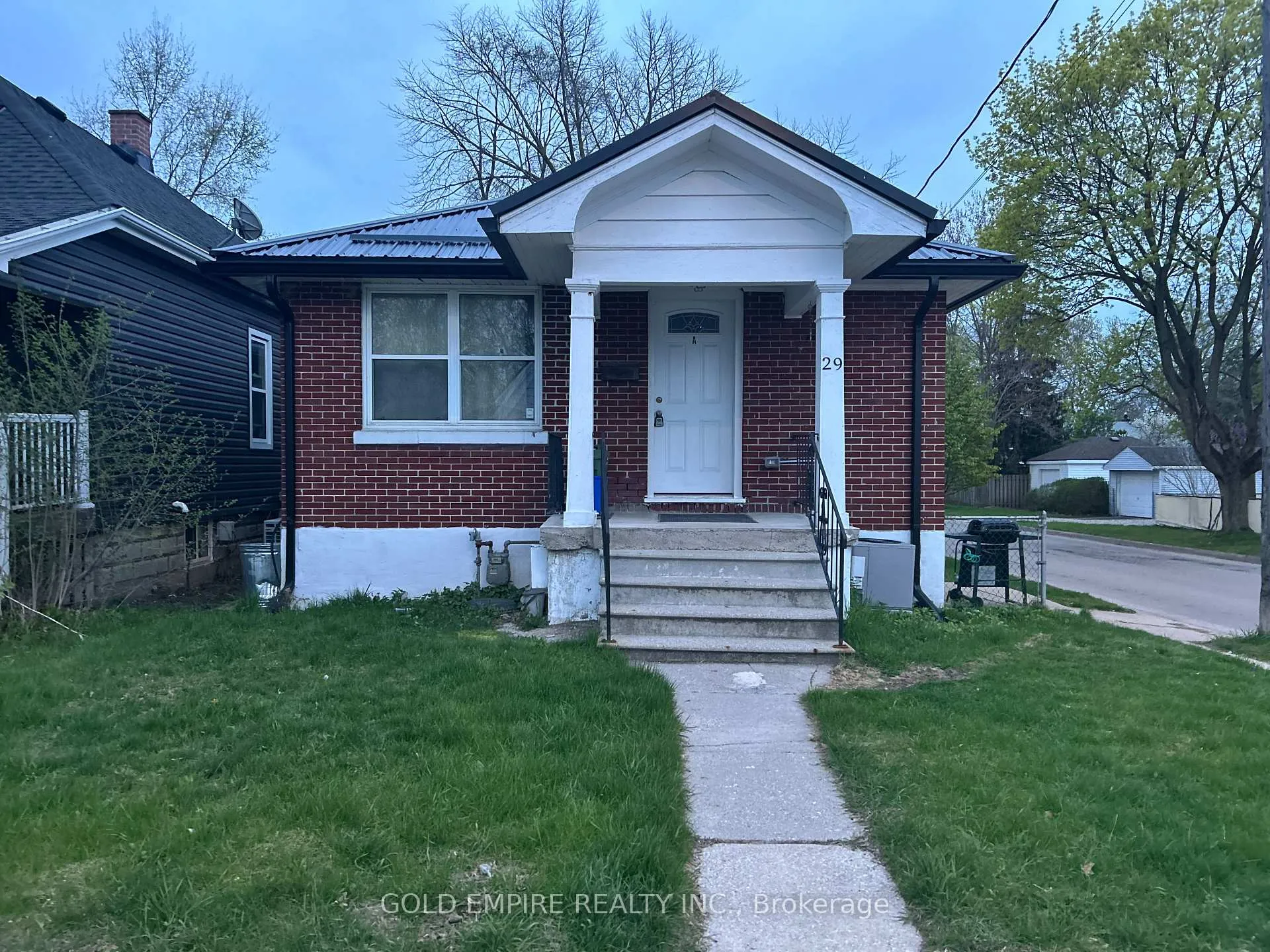 Front of Unit LOWER, 29 Terrence Street