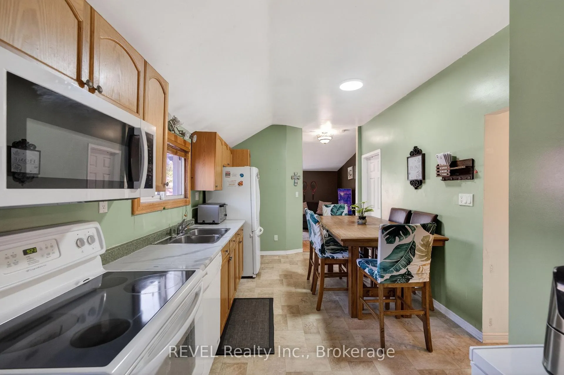 Photo 7 of 6251 Ash Street, Niagara Falls, Dorchester — HOMEH