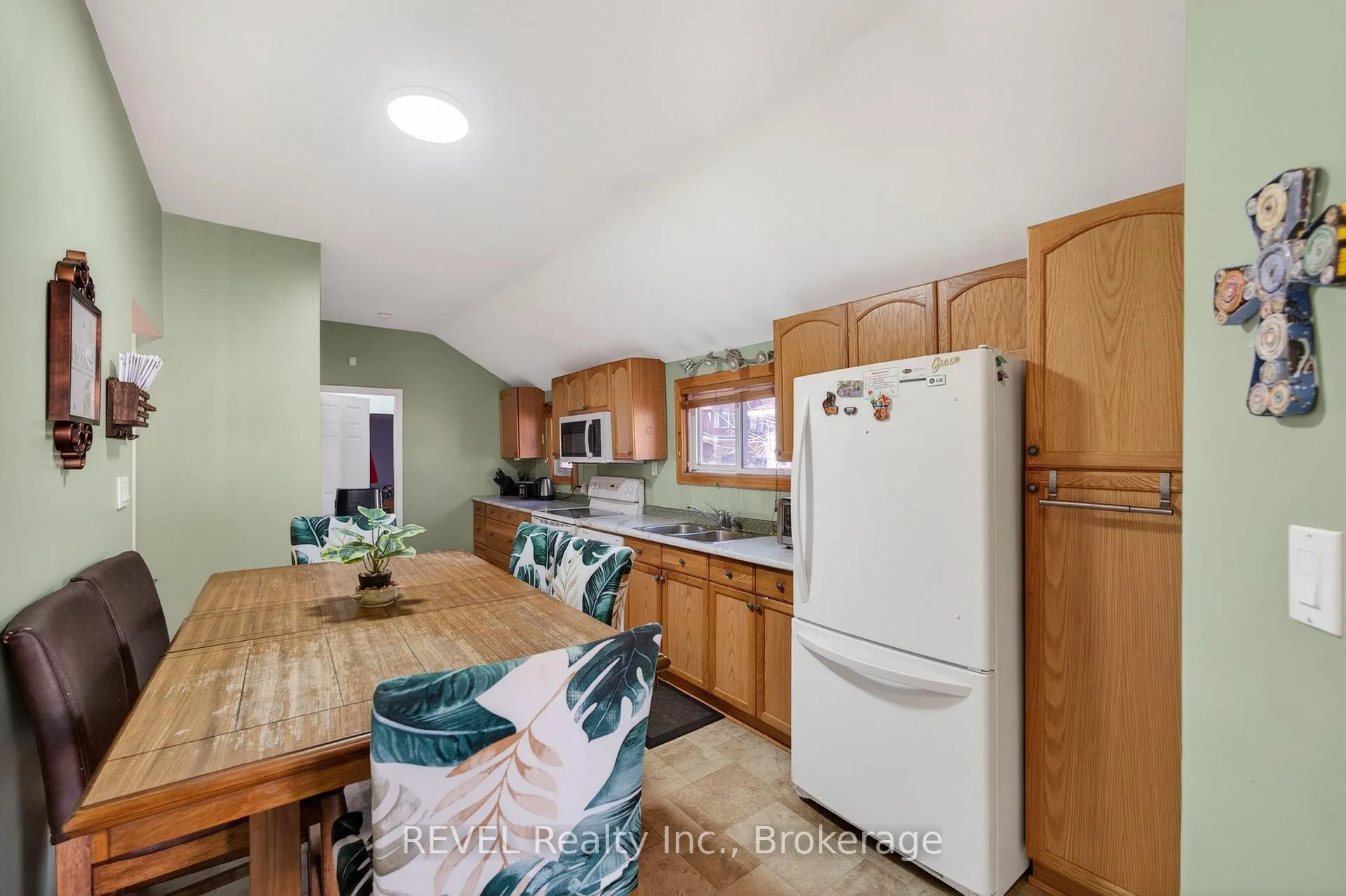 Photo 8 of 6251 Ash Street, Niagara Falls, Dorchester — HOMEH