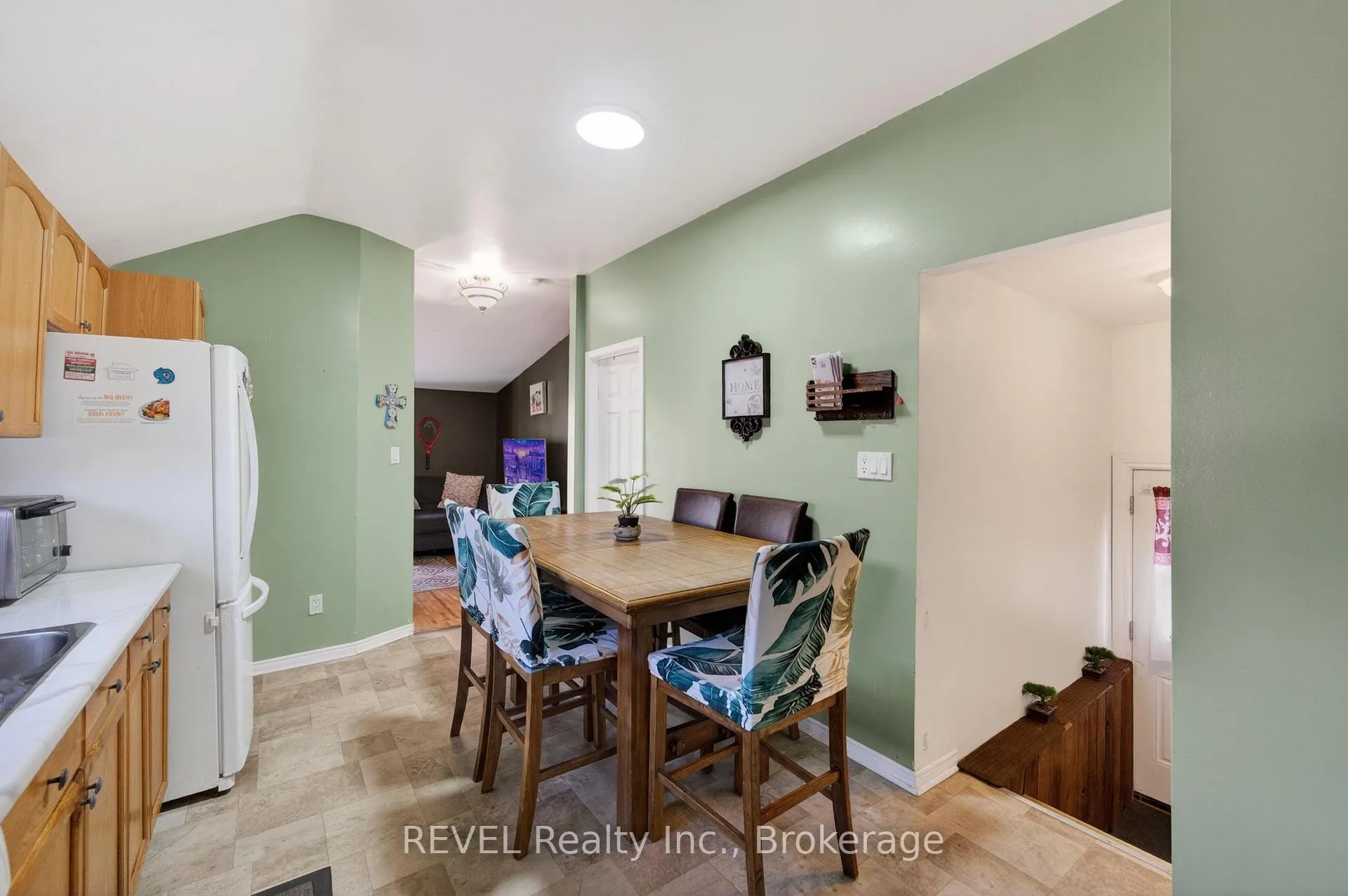 Photo 9 of 6251 Ash Street, Niagara Falls, Dorchester — HOMEH