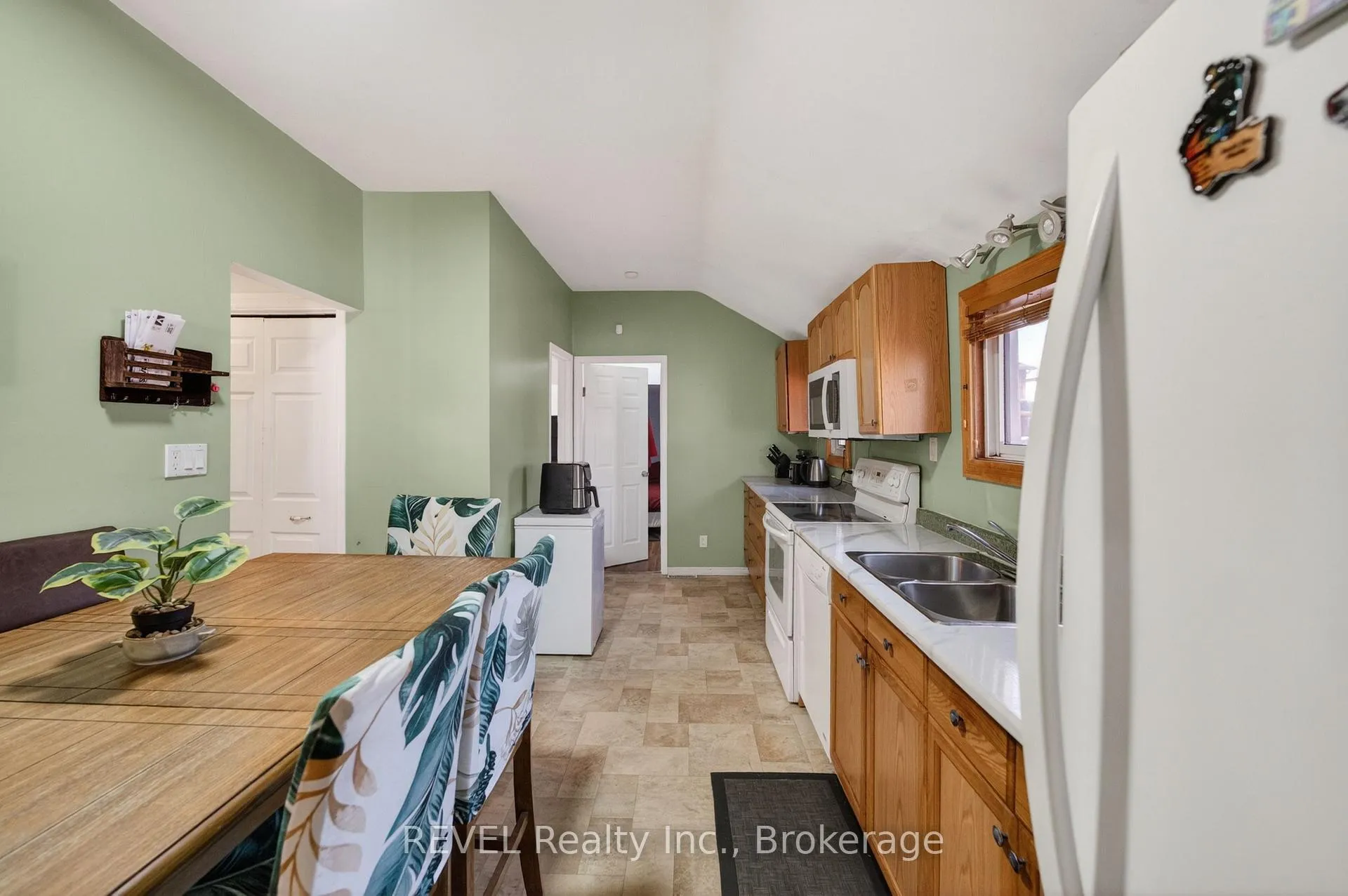 Photo 10 of 6251 Ash Street, Niagara Falls, Dorchester — HOMEH