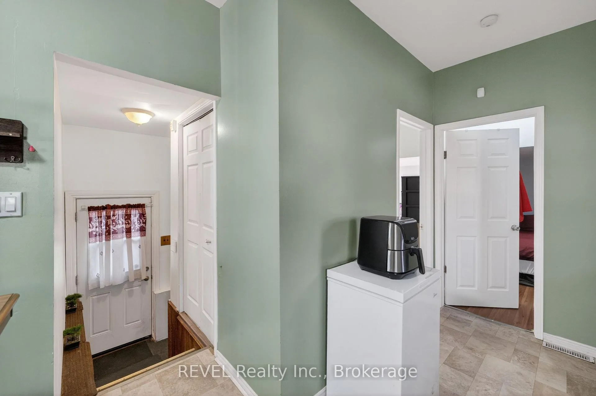 Photo 11 of 6251 Ash Street, Niagara Falls, Dorchester — HOMEH