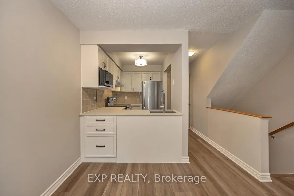 Photo 8 of 45 Crispin Private, Ottawa, Manor Park — HOMEH