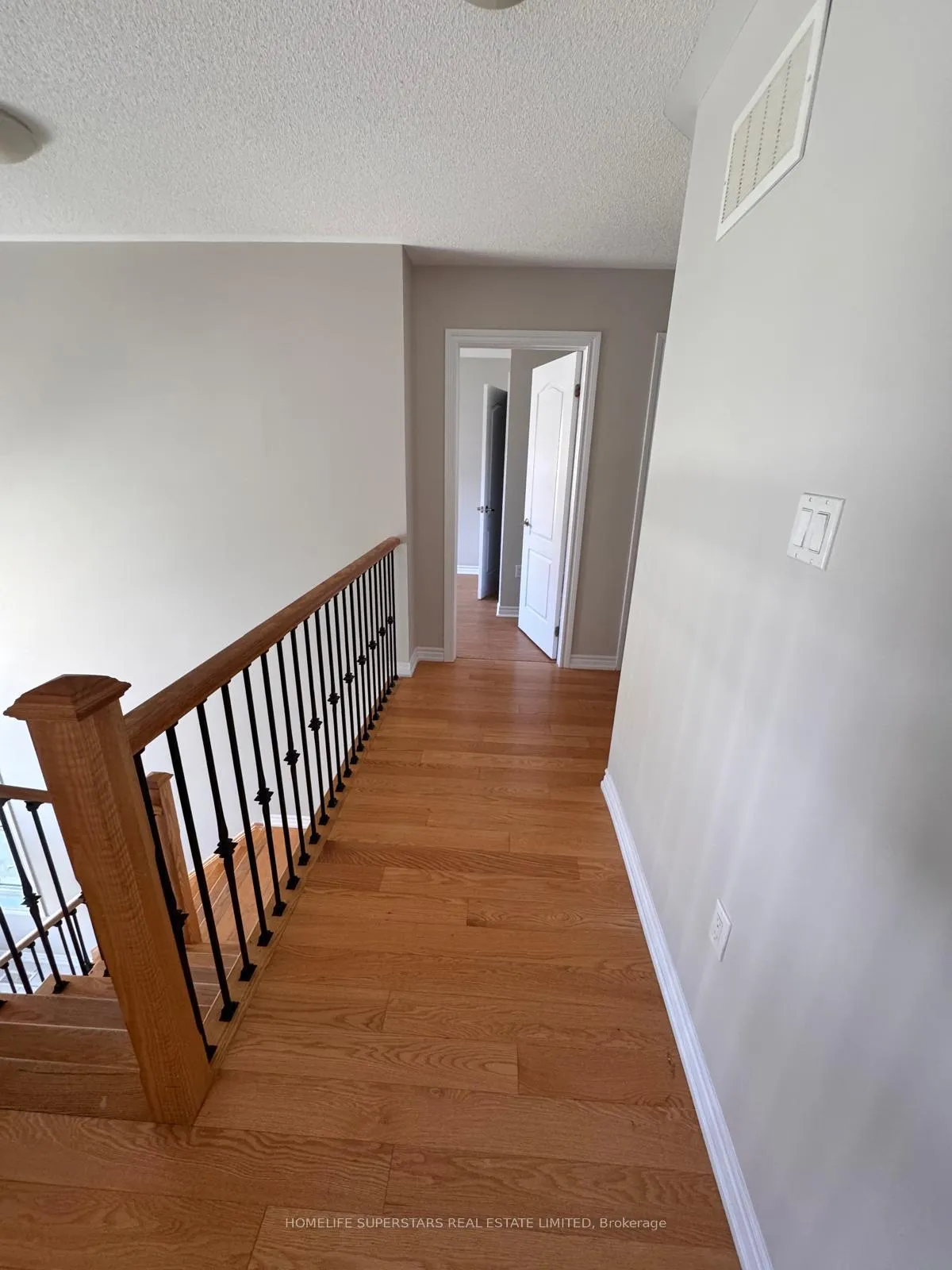 Photo 16 of 6 Dolobram Trail, Brampton, Northwest Brampton — HOMEH