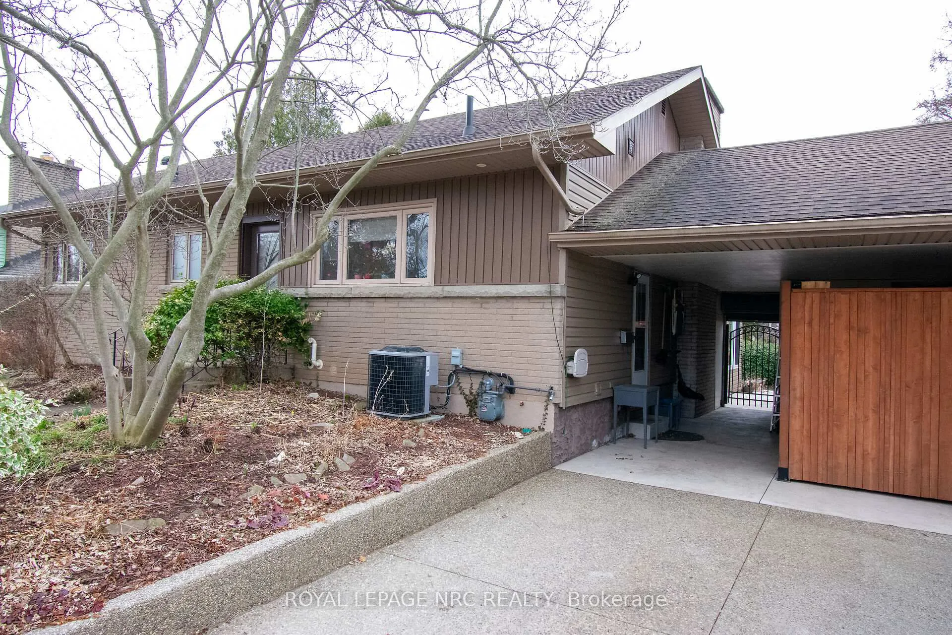 Photo 4 of 45 Nickerson Avenue, St. Catharines, Vine/Linwell — HOMEH
