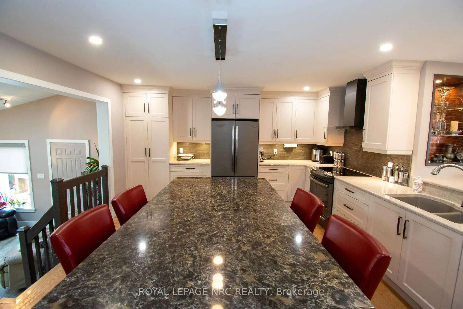 Photo 11 of 45 Nickerson Avenue, St. Catharines, Vine/Linwell — HOMEH