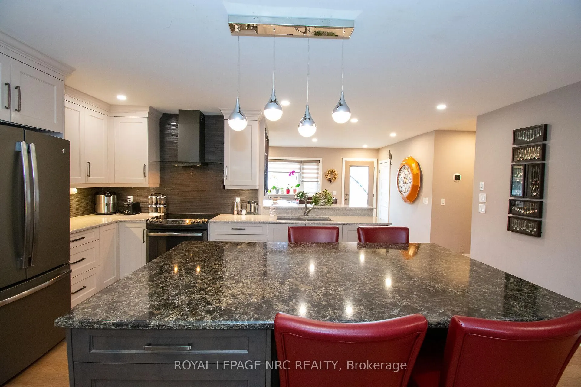 Photo 13 of 45 Nickerson Avenue, St. Catharines, Vine/Linwell — HOMEH
