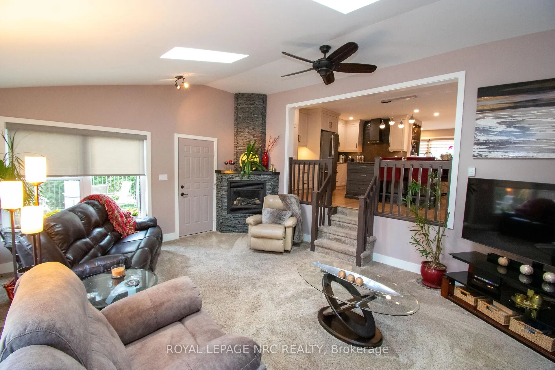 Photo 24 of 45 Nickerson Avenue, St. Catharines, Vine/Linwell — HOMEH