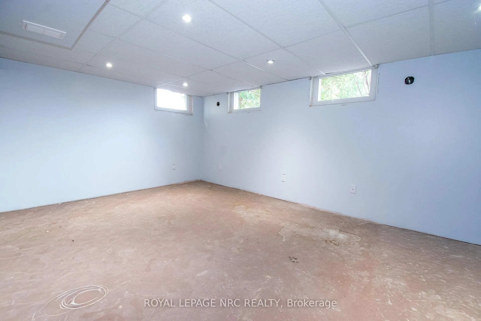 Photo 37 of 45 Nickerson Avenue, St. Catharines, Vine/Linwell — HOMEH