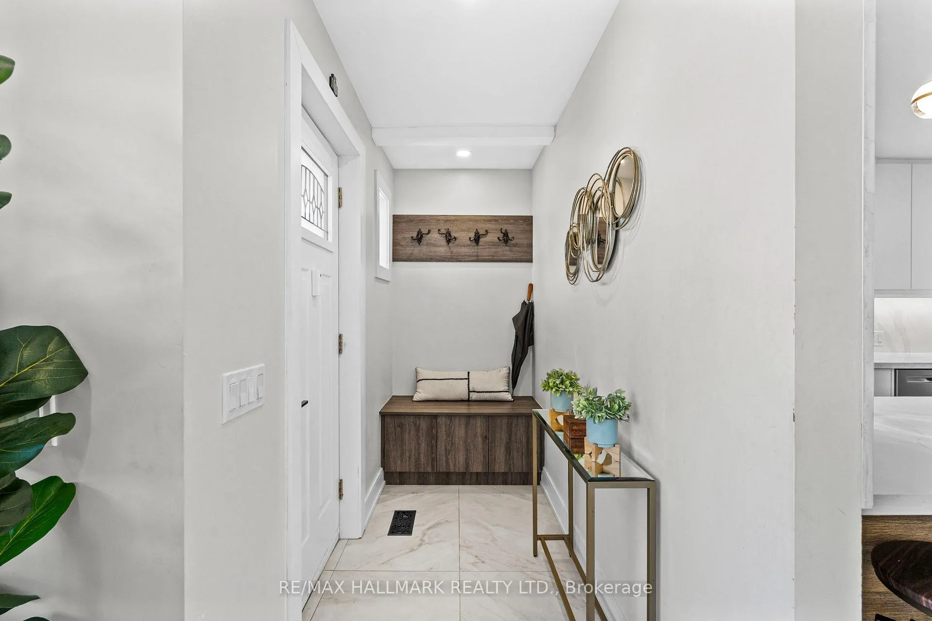 Photo 2 of 136 Lothian Avenue, Etobicoke, Stonegate-Queensway — HOMEH