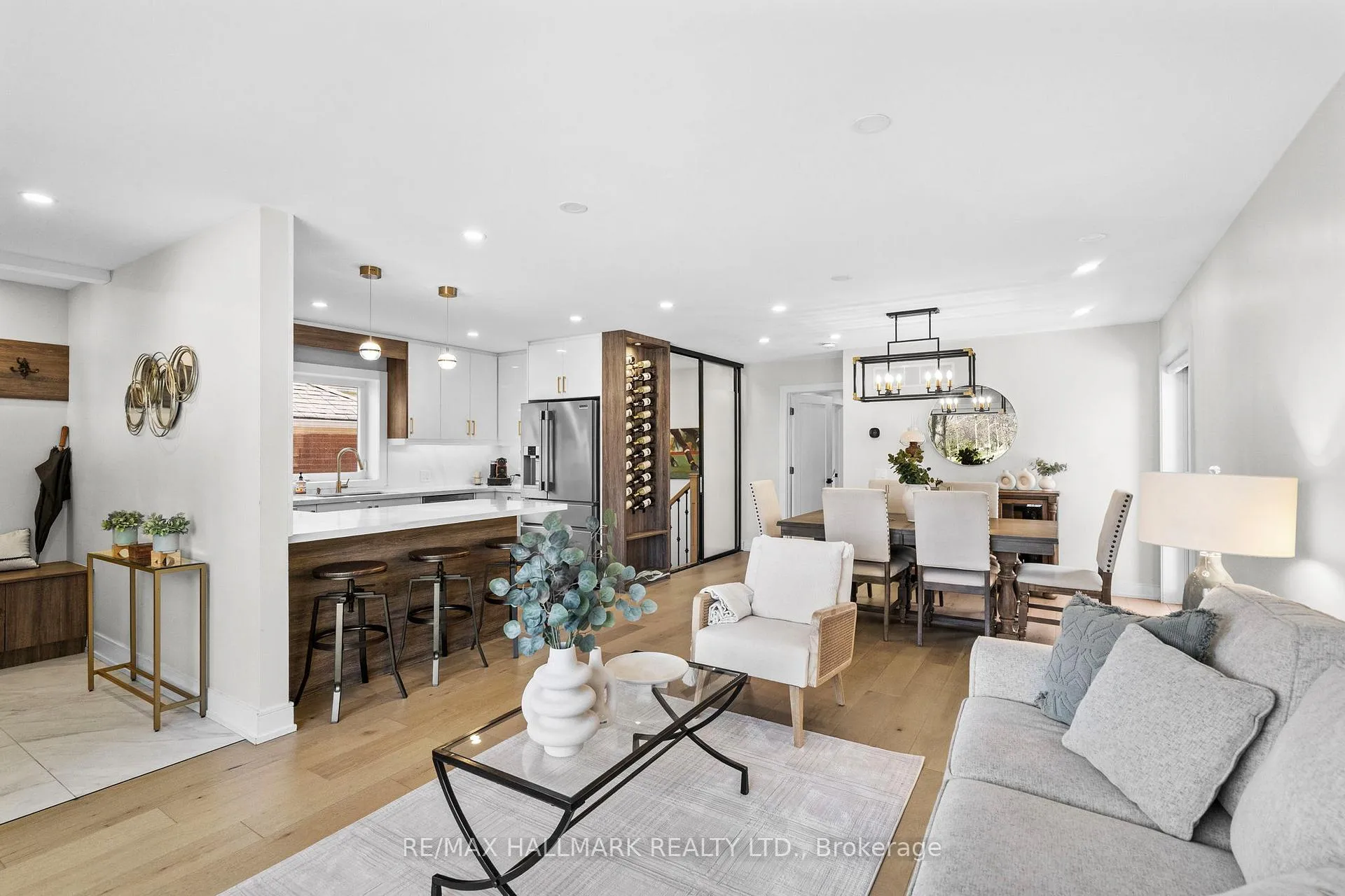 Photo 6 of 136 Lothian Avenue, Etobicoke, Stonegate-Queensway — HOMEH