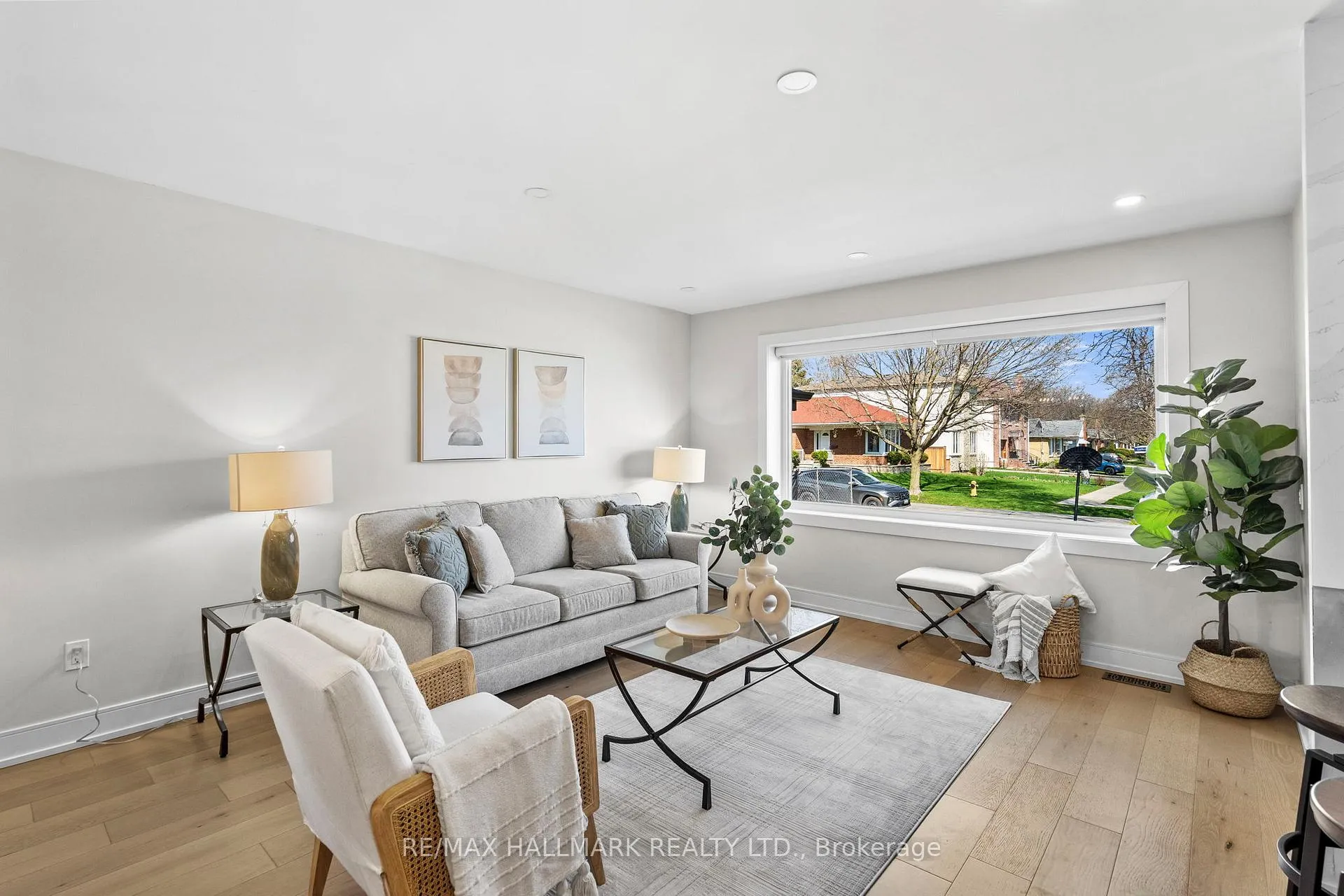 Photo 7 of 136 Lothian Avenue, Etobicoke, Stonegate-Queensway — HOMEH